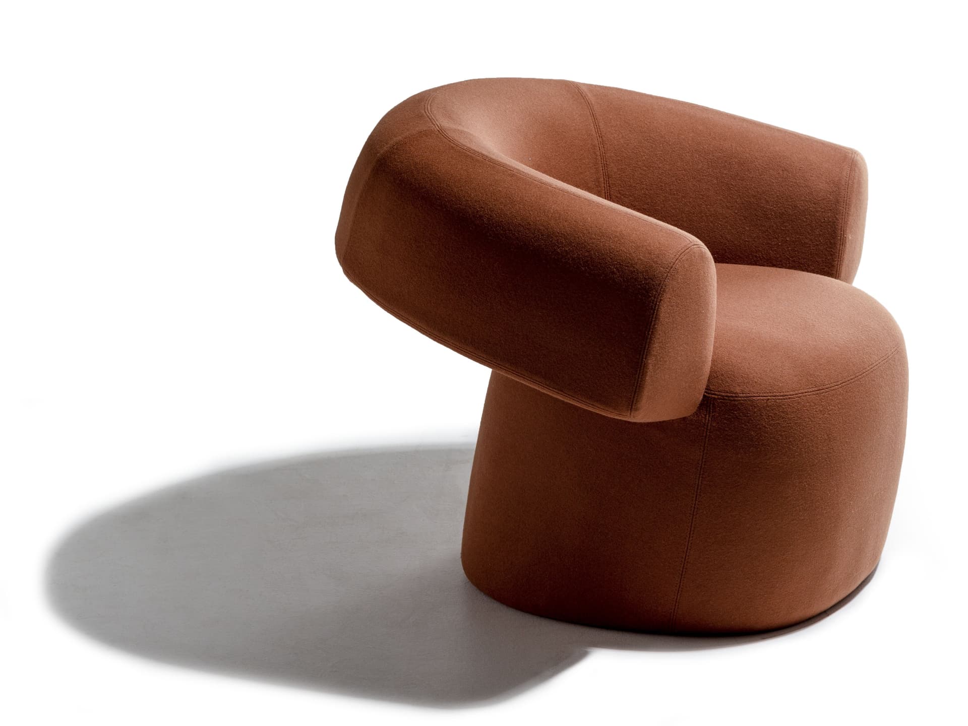 Moroso
RUFF
Easy chair with armrests