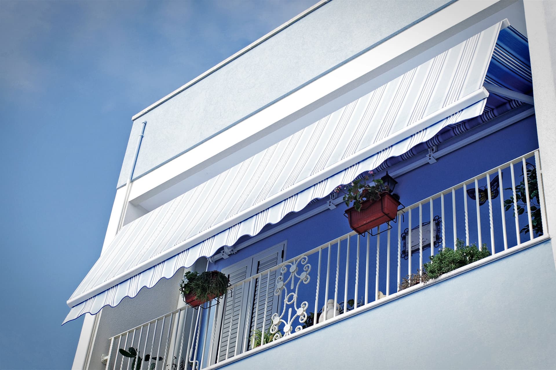 Mv Line
AMERICA
Retractable awning without headbox