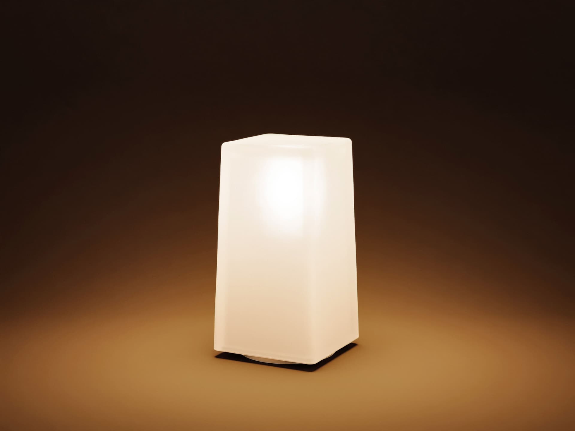 NEOZ Lighting
ICE SQUARE 85
LED cordless glass table lamp