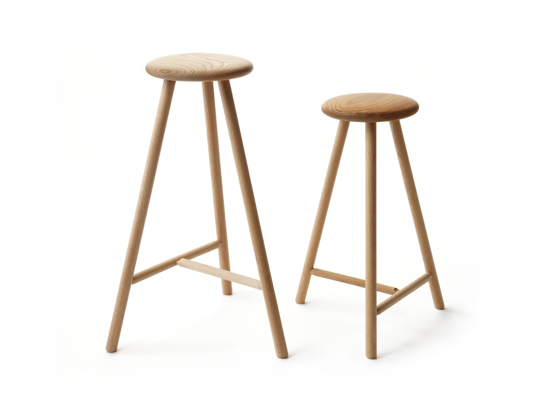 Nikari
PERCH
Oak stool with footrest