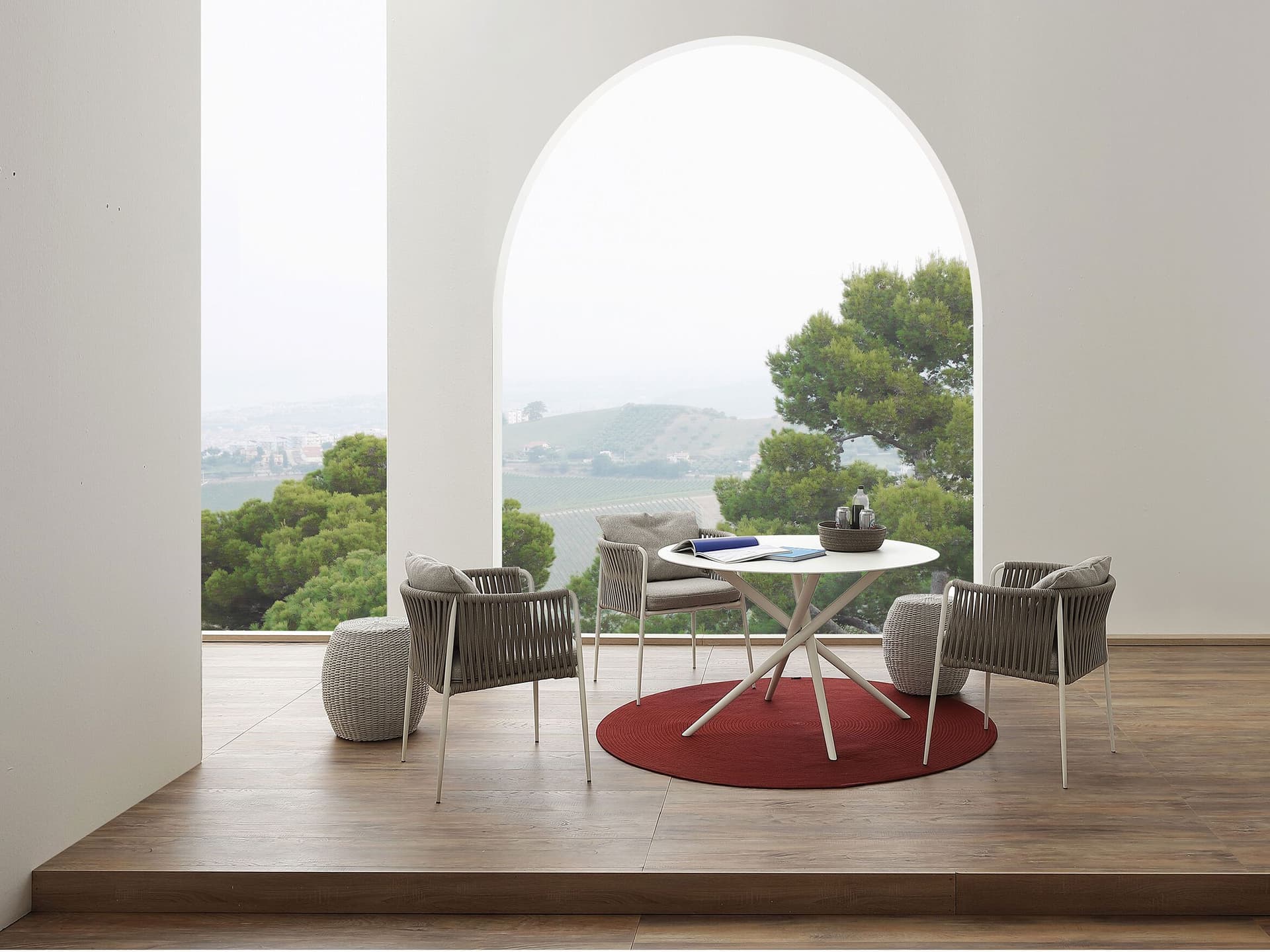 Nodo Italia
EVA
Round powder coated aluminium garden table
