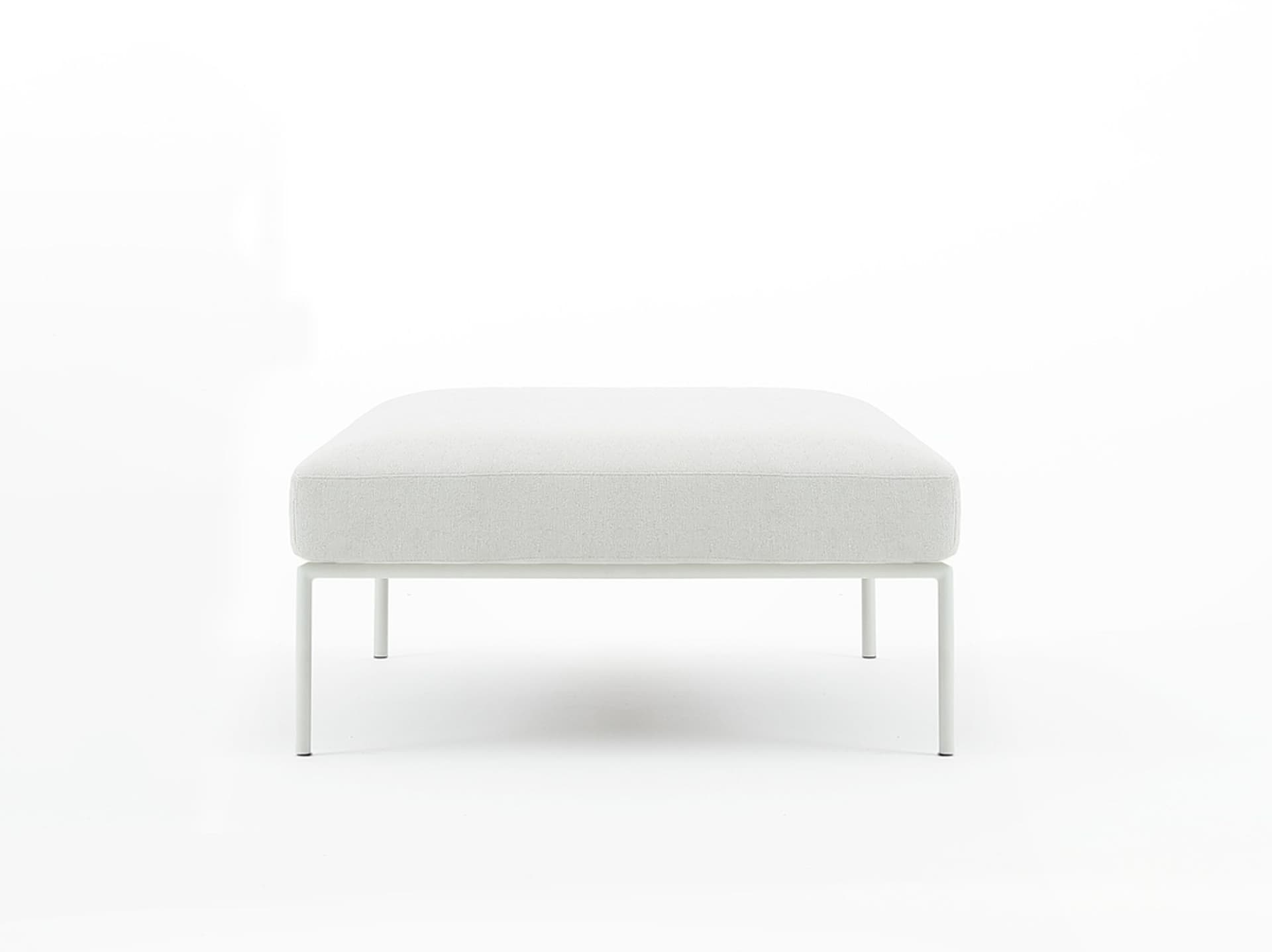 Nodo Italia
ZIP
Square fabric outdoor ottoman