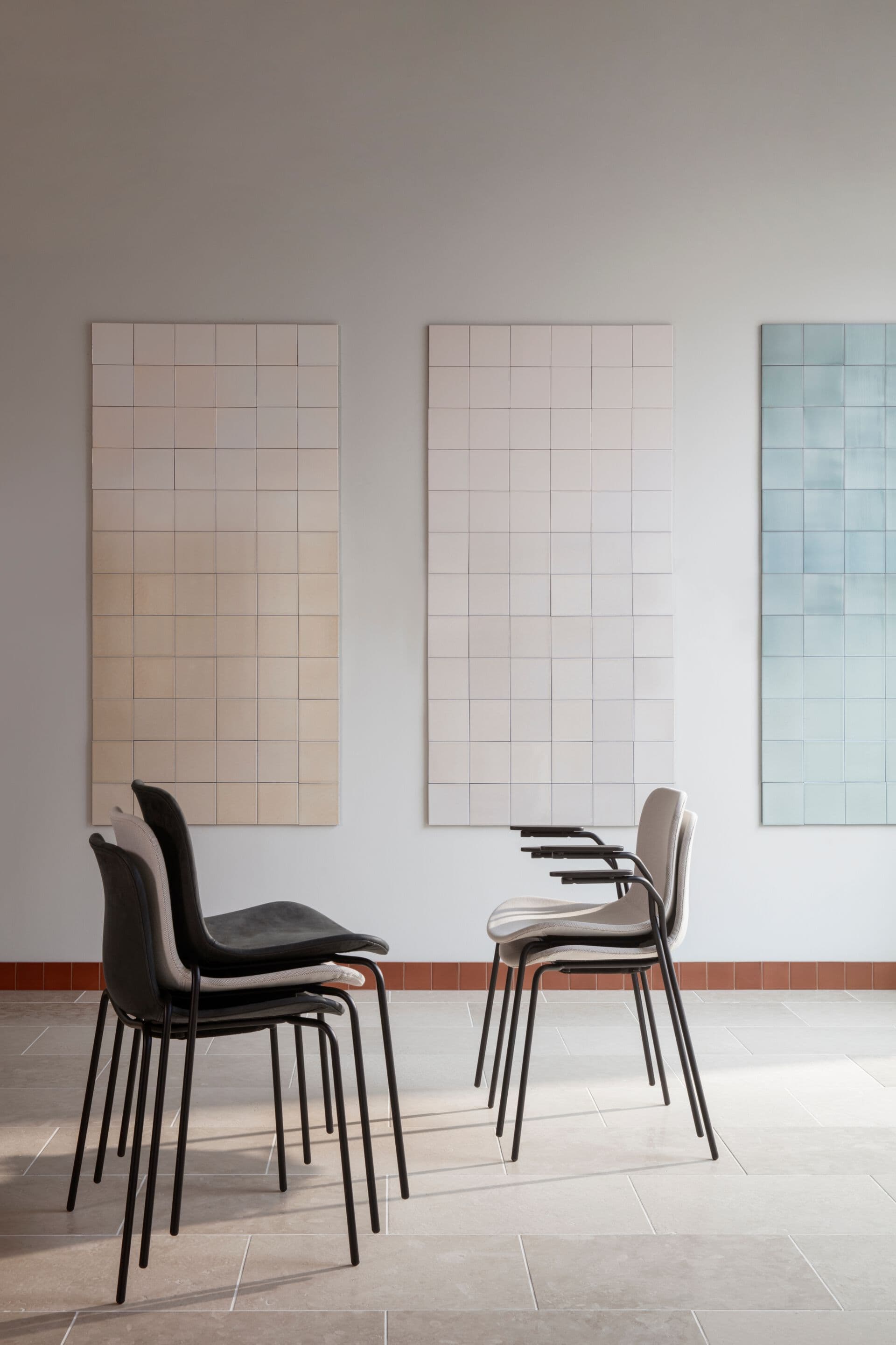 NORR11
LANGUE
Plastic chair with armrests