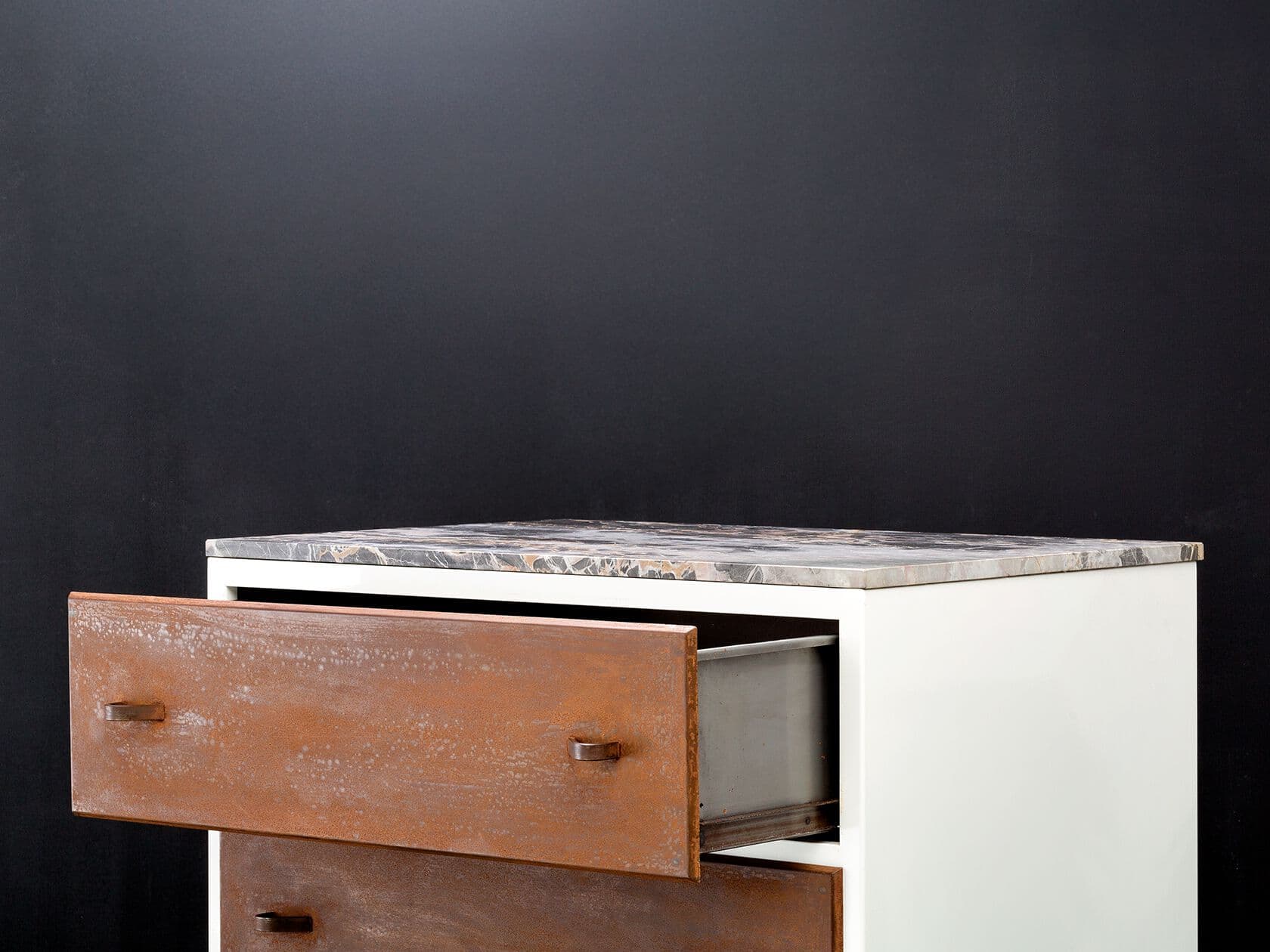 Officine Tamborrino
SETTIMA
Corten™ chest of drawers