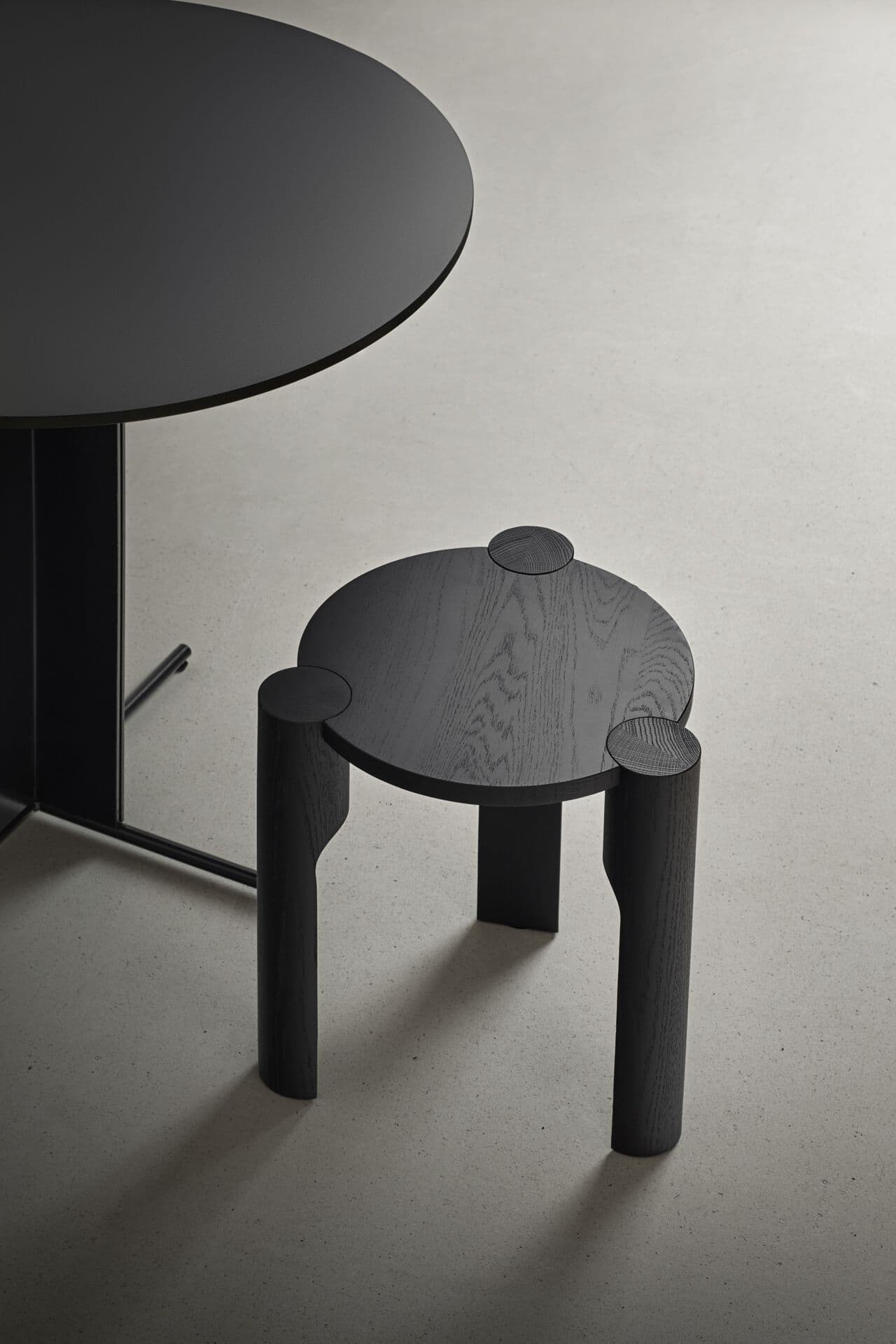Omelette Editions
DOMUS S46
Low wooden stool