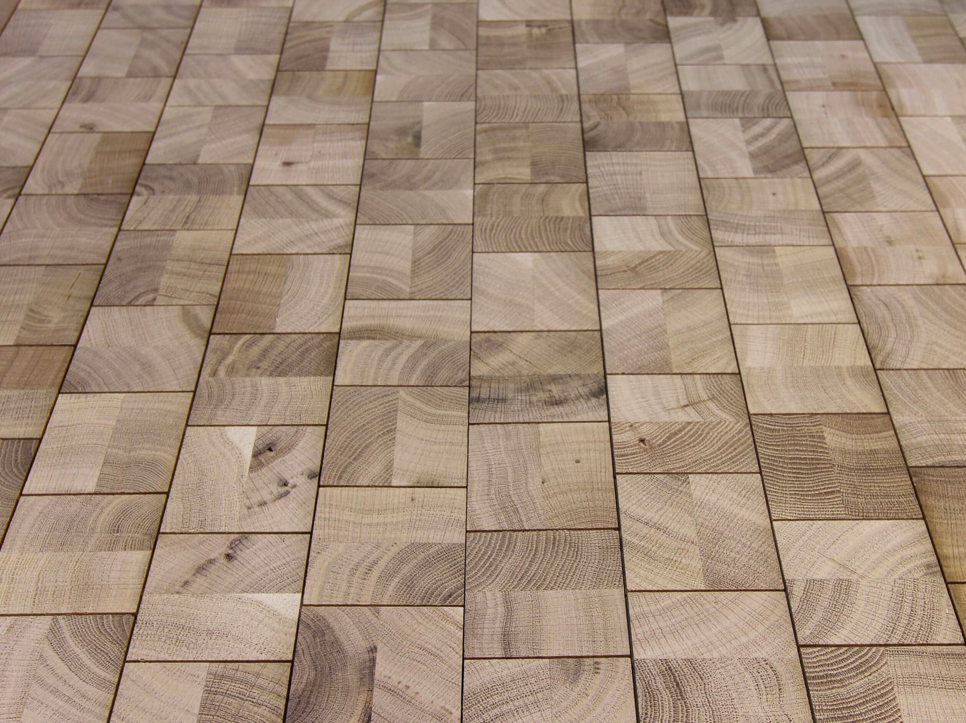OSCARONO
QUBES NATURAL
Oak wall/floor tiles