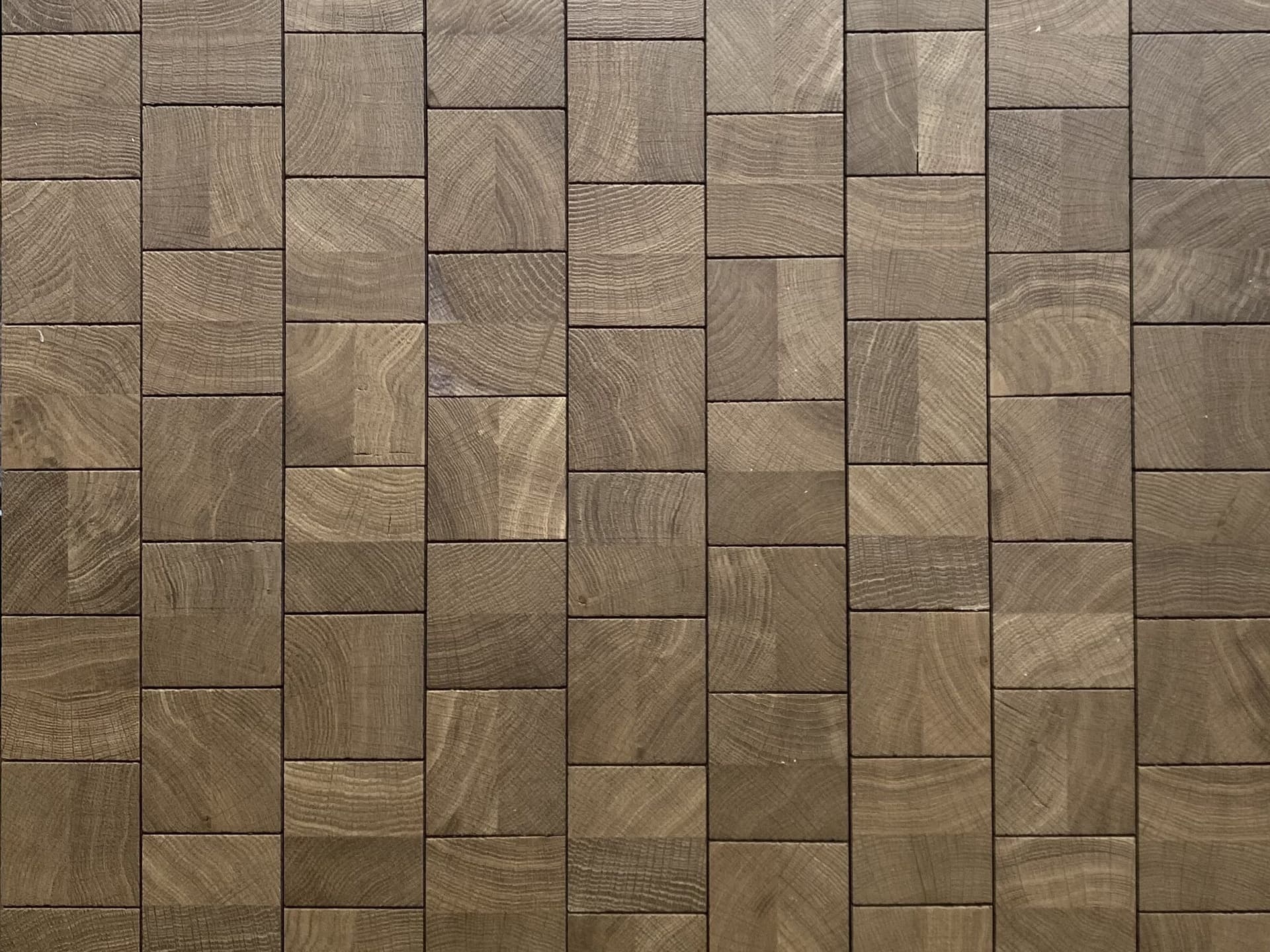 OSCARONO
QUBES SMOKE
Oak wall/floor tiles