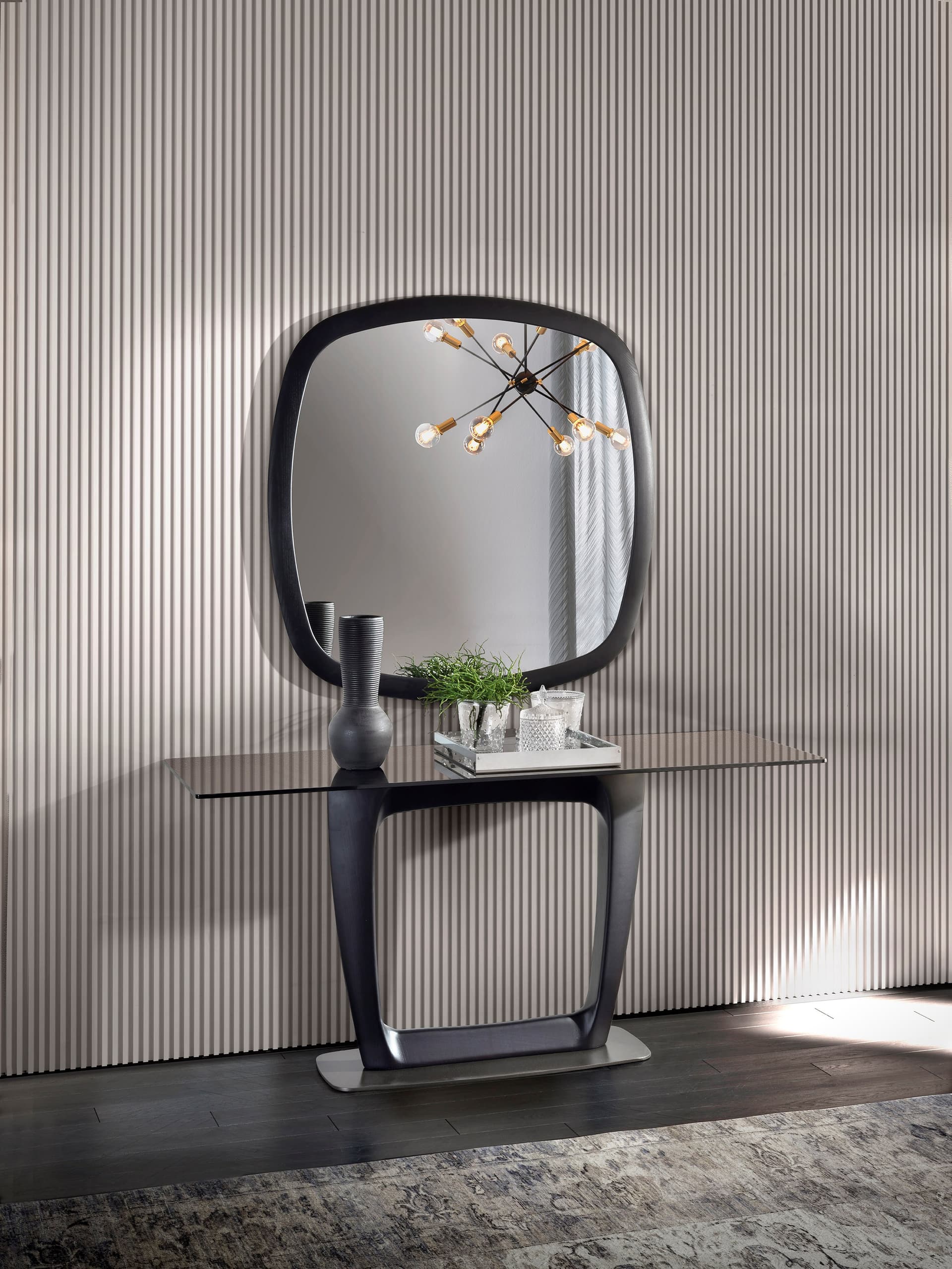 Pacini & Cappellini
AARON
Wood and glass console table