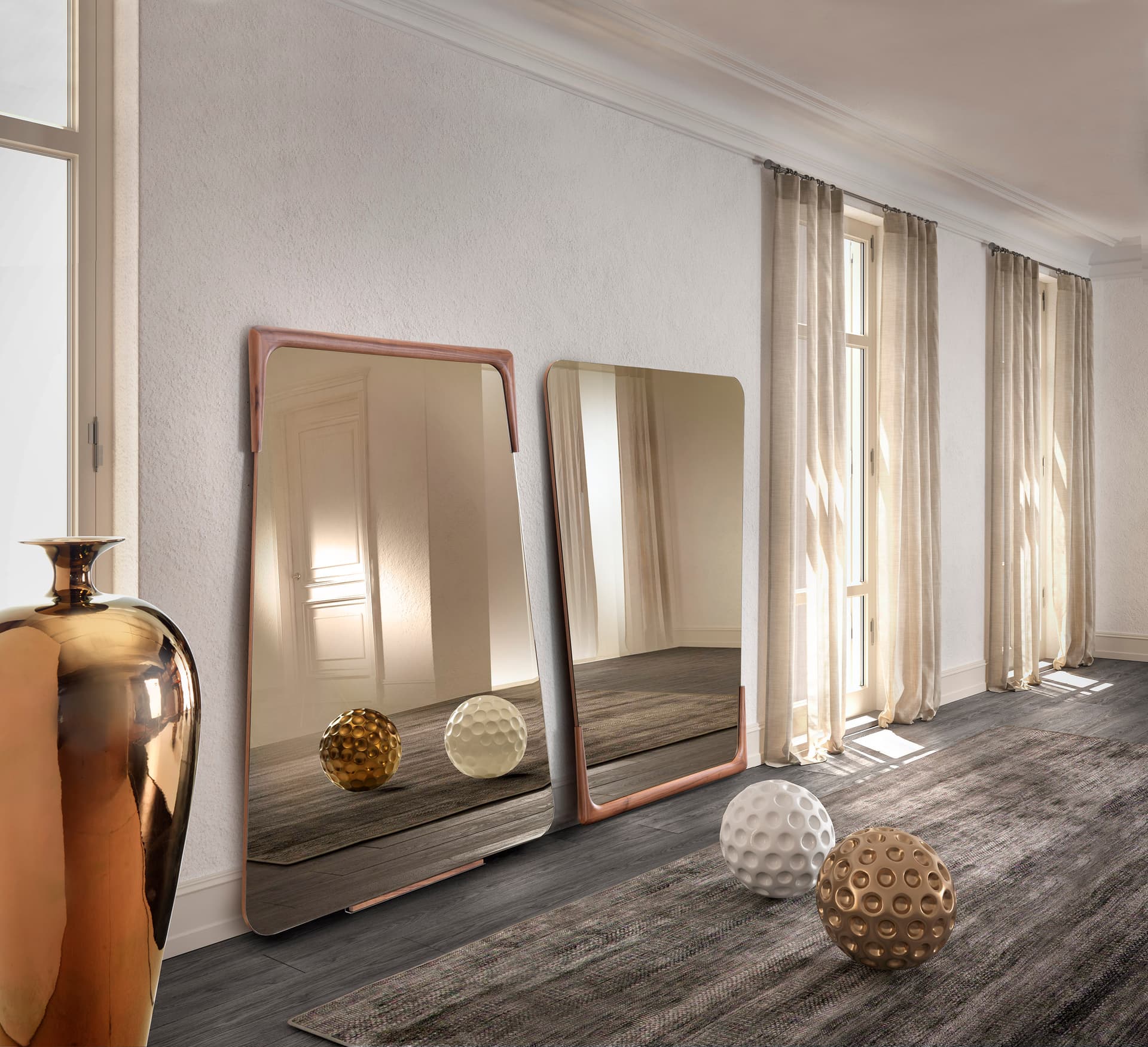 Pacini & Cappellini
DESTINY
Freestanding framed wooden mirror