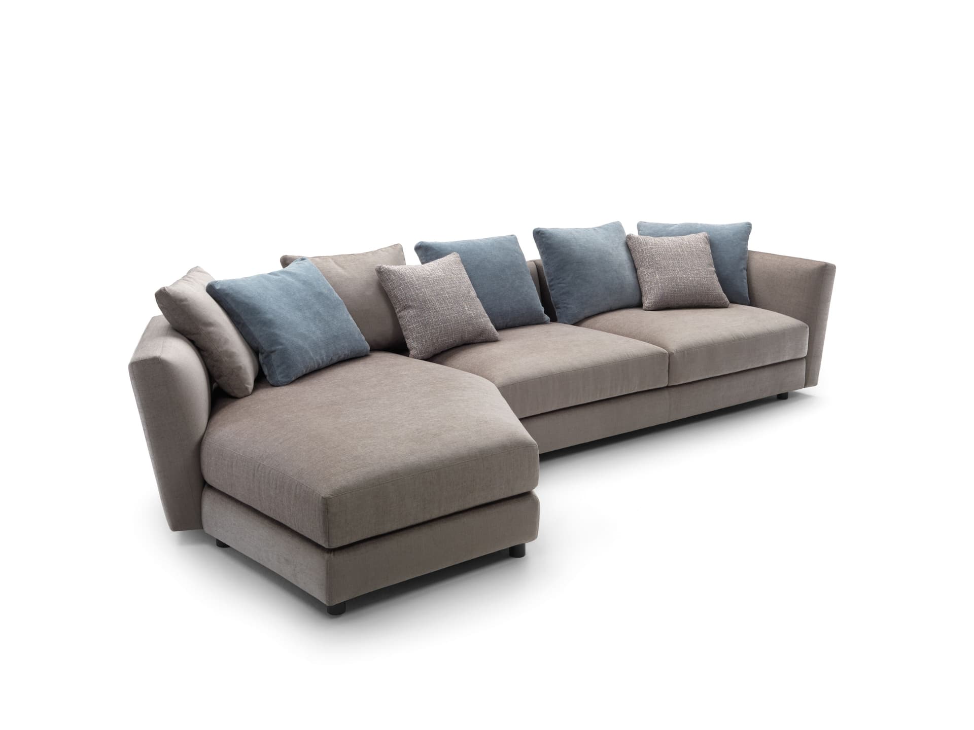 Pacini & Cappellini
ESTER
Modular fabric sofa with removable cover