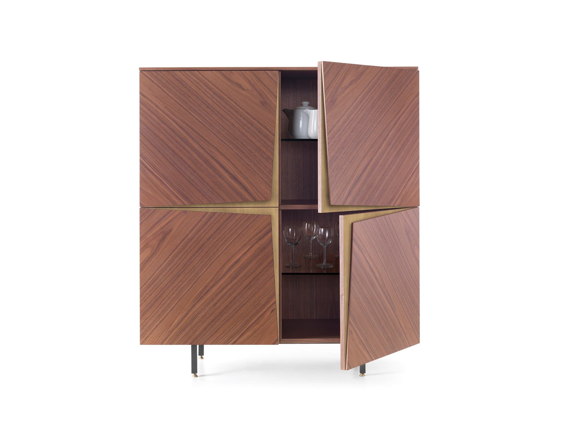 Pacini & Cappellini
MILANO
Wooden sideboard
