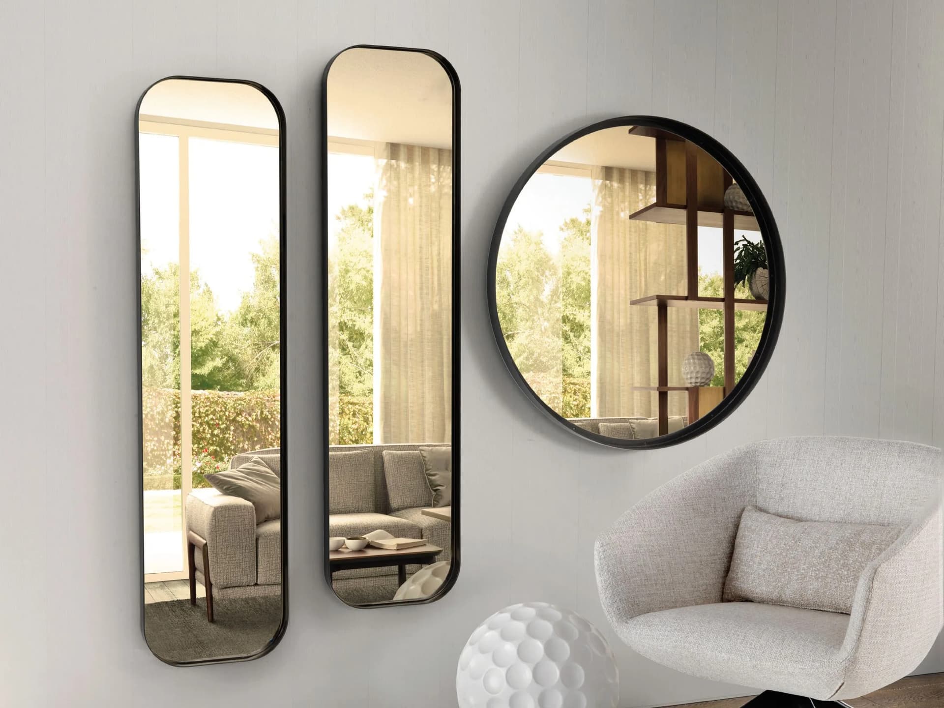 Pacini & Cappellini
RON
Framed round metal mirror