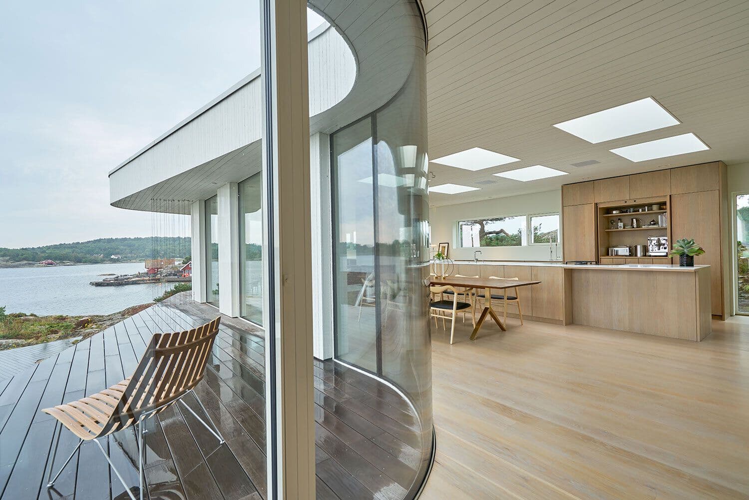 panoramah!
AH! CURVED
Curved tempered glass sliding window