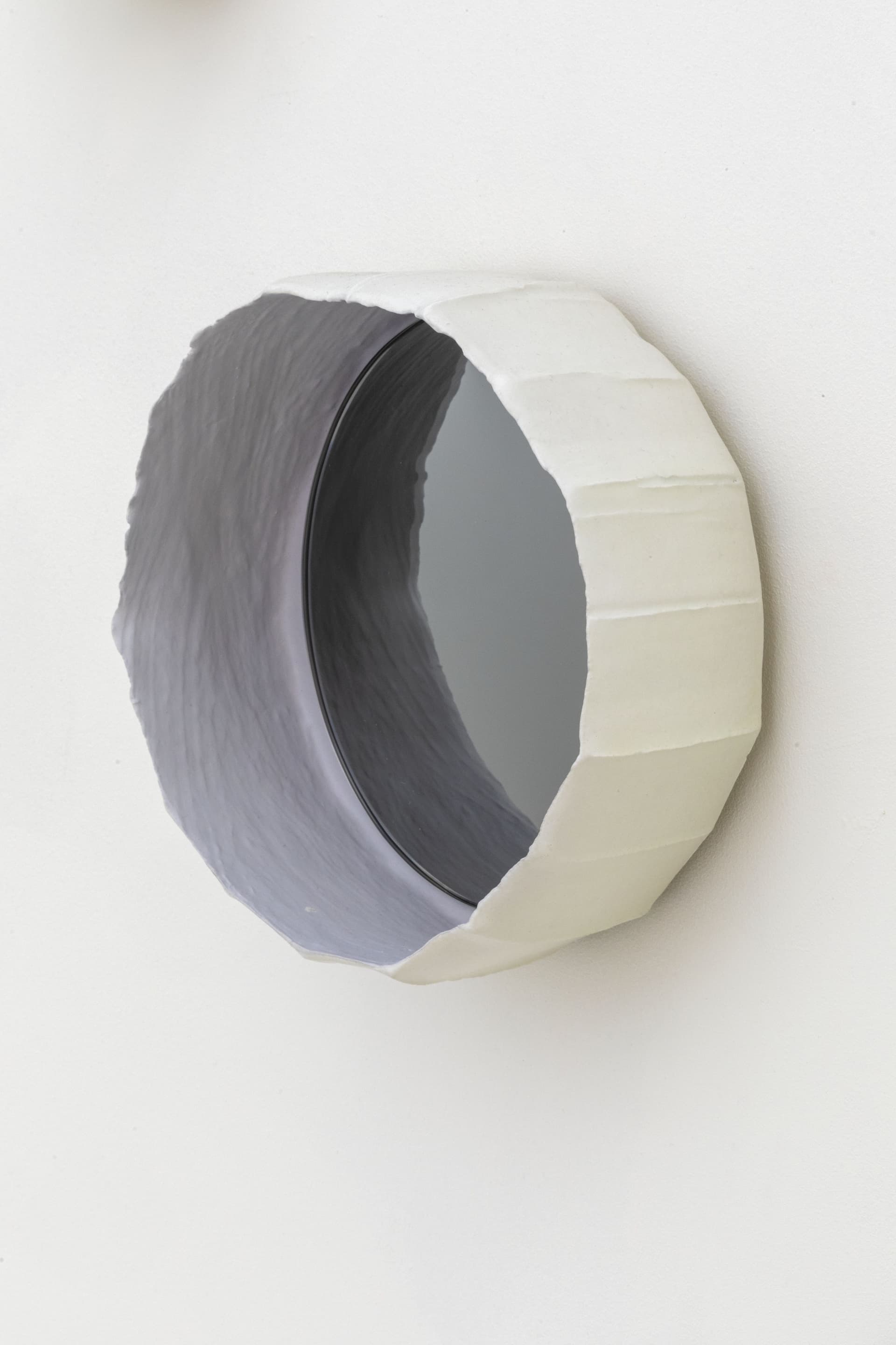 Paola Paronetto
NINFEE
Ceramic mirror