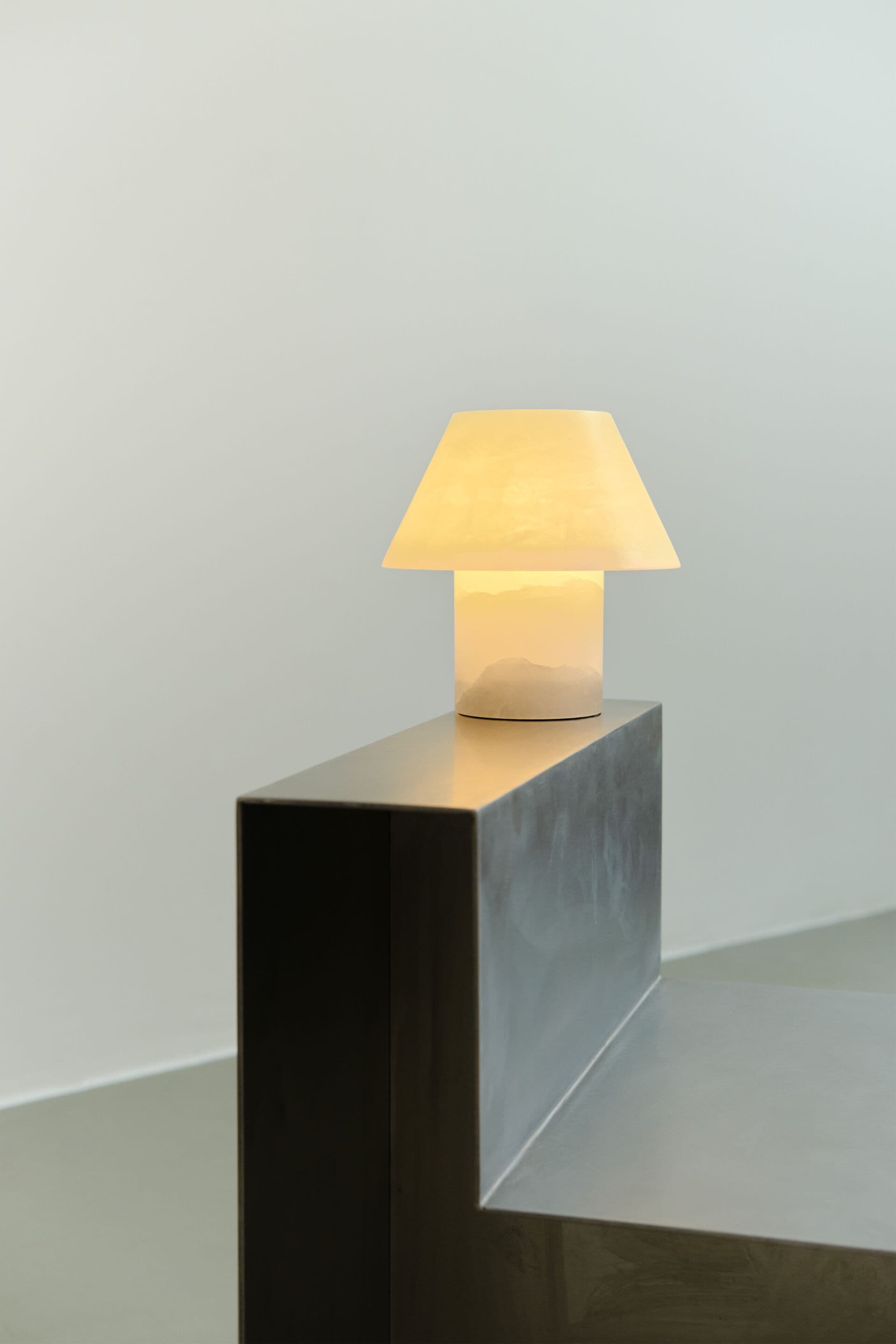 PARACHILNA
PETRA
Cordless LED alabaster table lamp