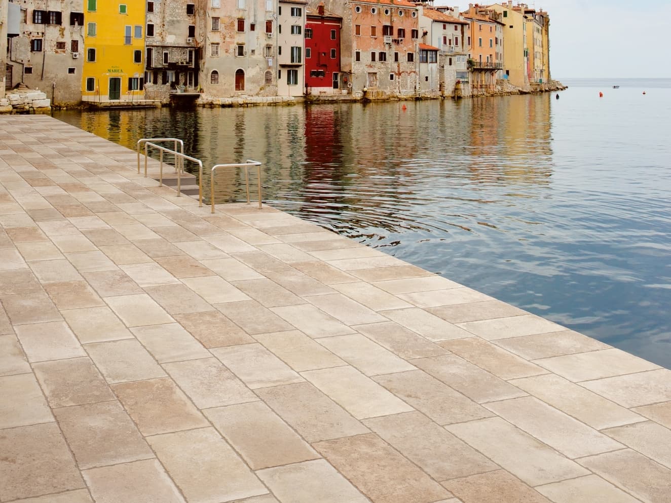 Pastorelli
STONES DU MONDE
Full-body porcelain stoneware outdoor floor tiles with stone effect