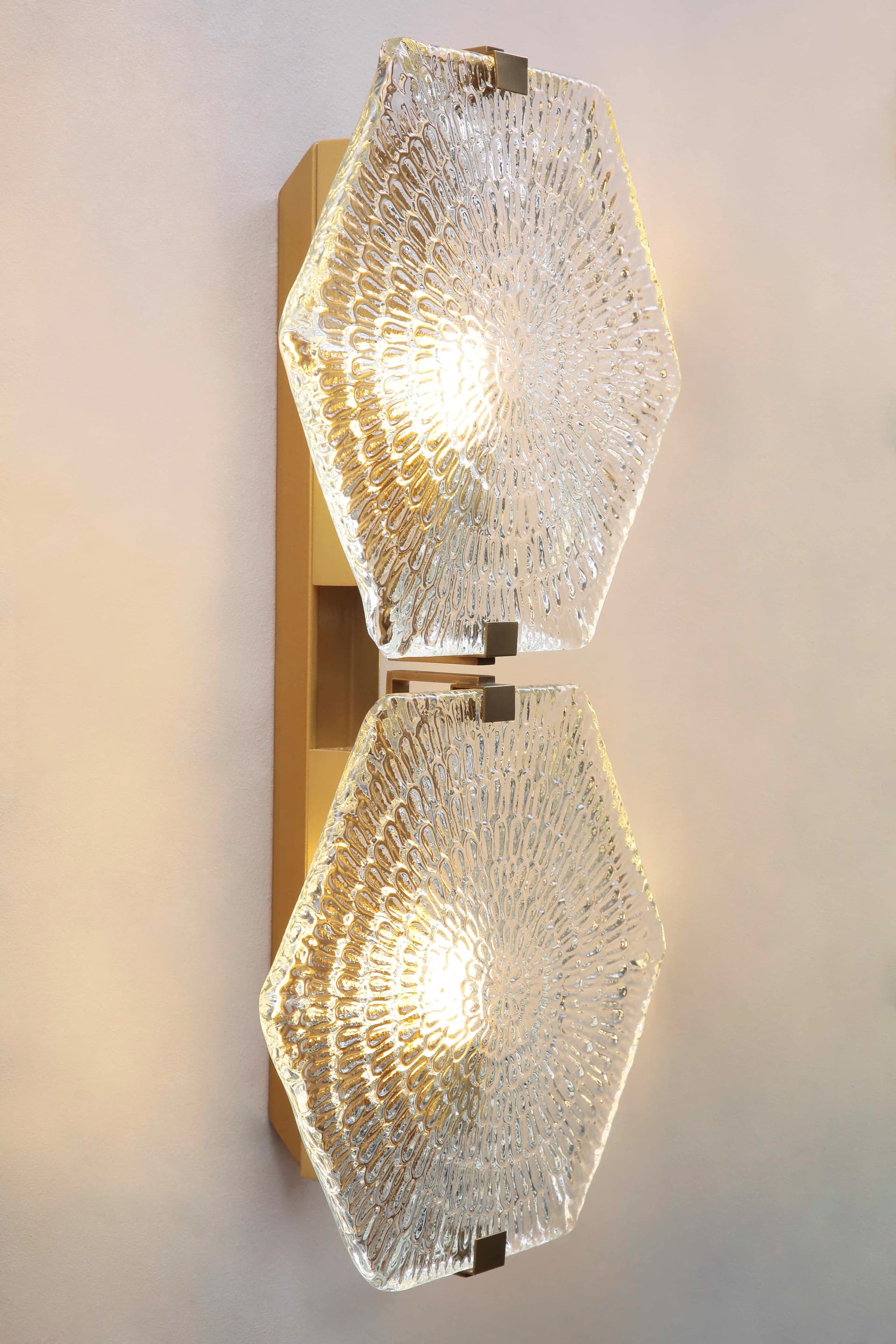 Patinas Lighting
HEXXA WALL LIGHT 02 LIN
LED glass wall lamp