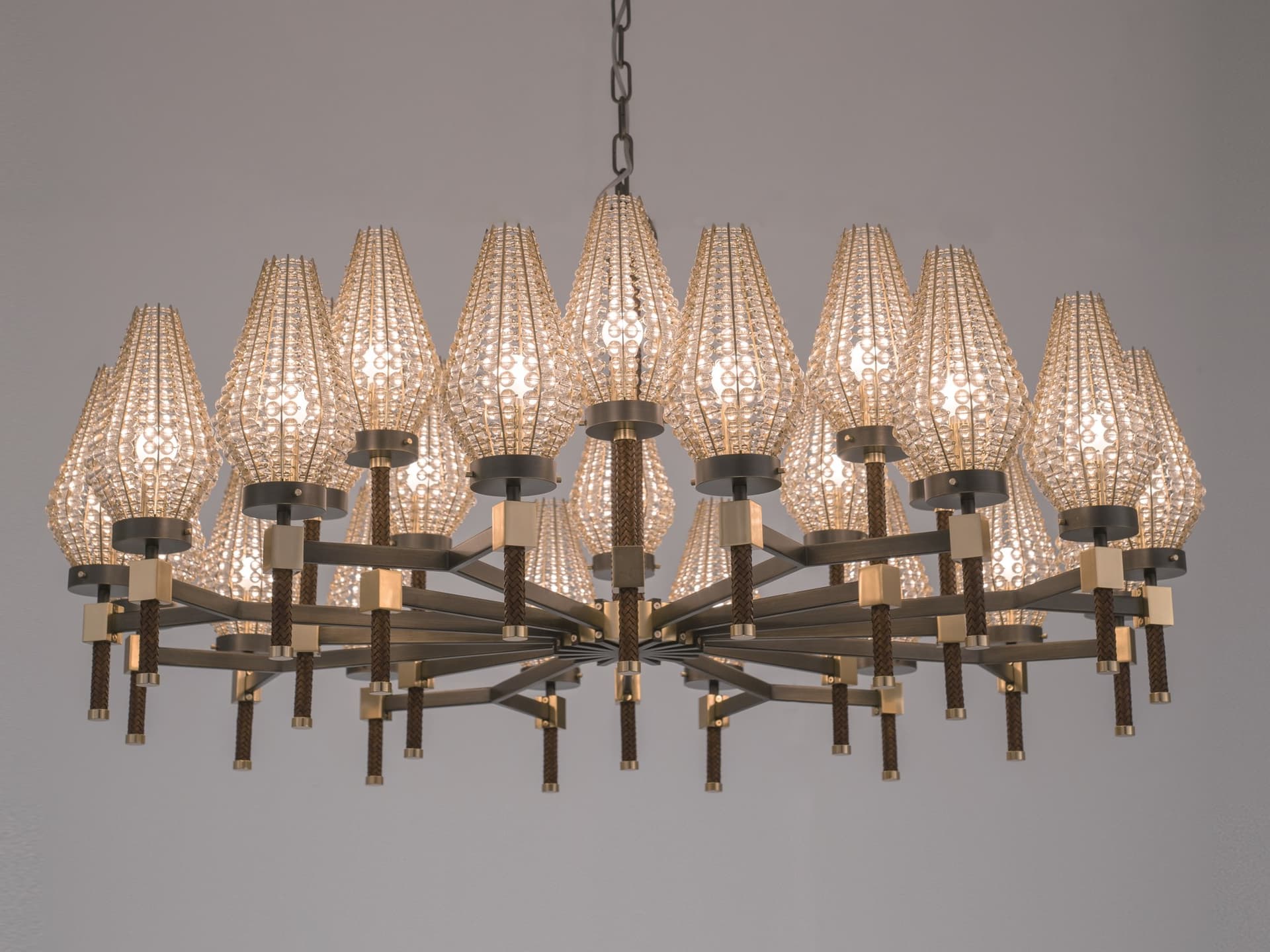 Patrizia Garganti
DEW D01
Metal and crystal chandelier