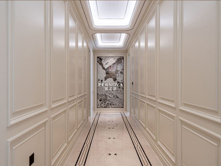 PERNOVA
Corridor Wood Veneer
Wood veneer boiserie