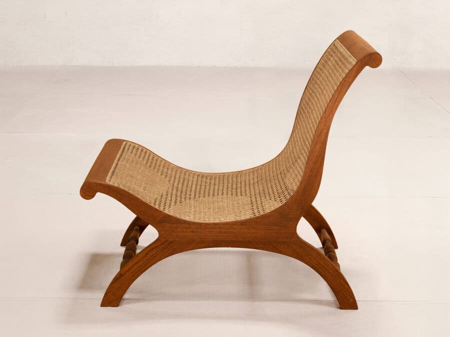 Phantom Hands
BENTOTA LOUNGE CHAIR
Teak easy chair without armrests