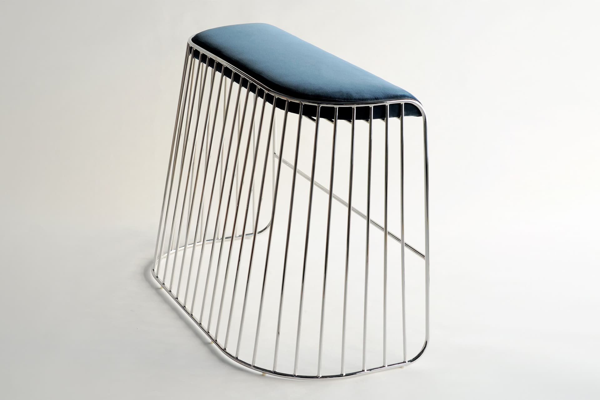 Phase Design
BRIDE'S VEIL
High backless stool with footrest