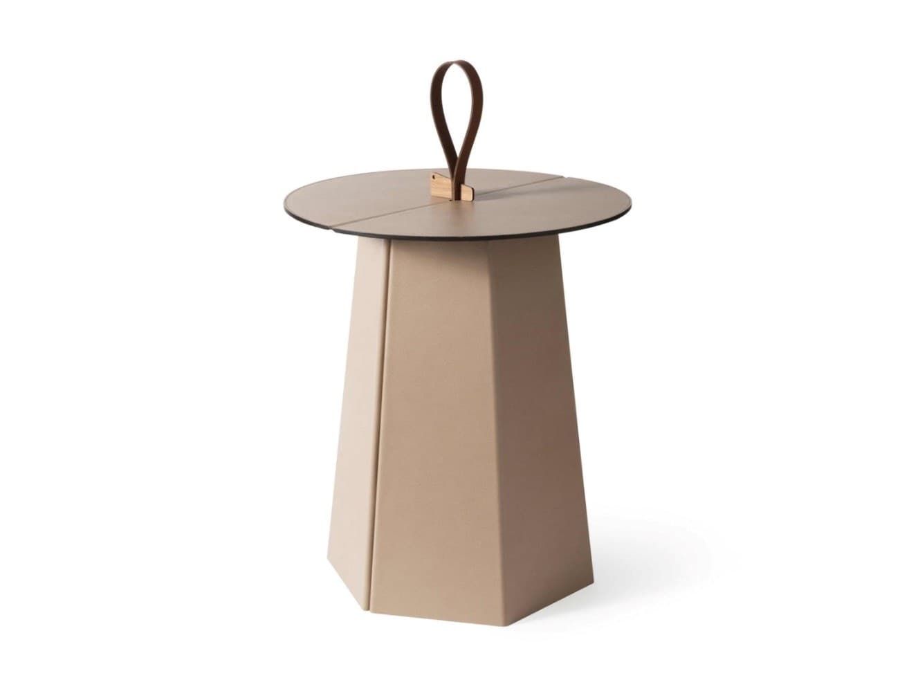 Pinetti
AILE
Folding leather coffee table