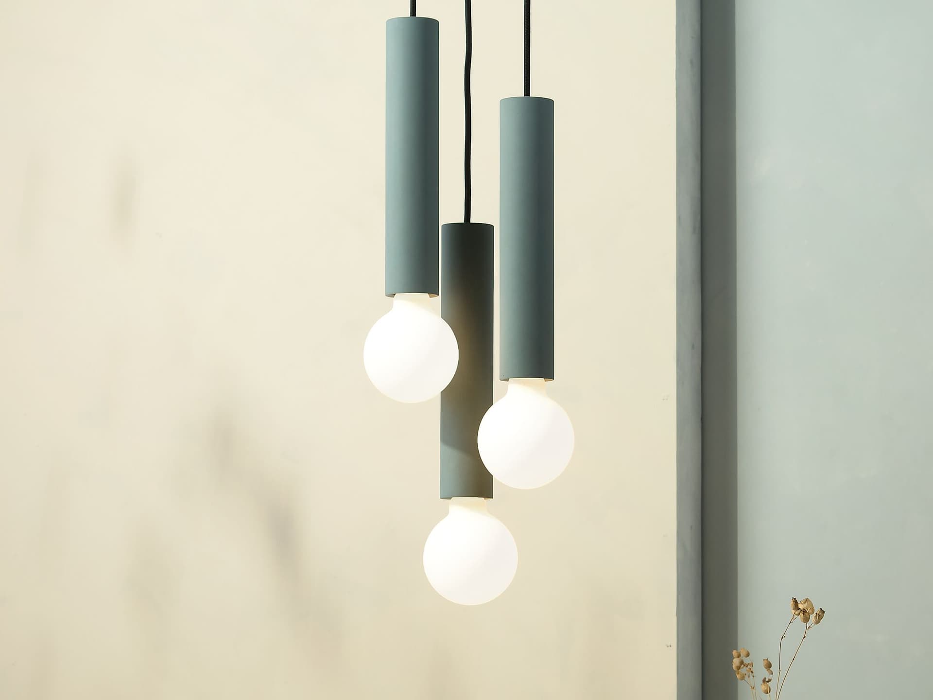 Plato Design
ILA MAXI TRIO
LED cement pendant lamp