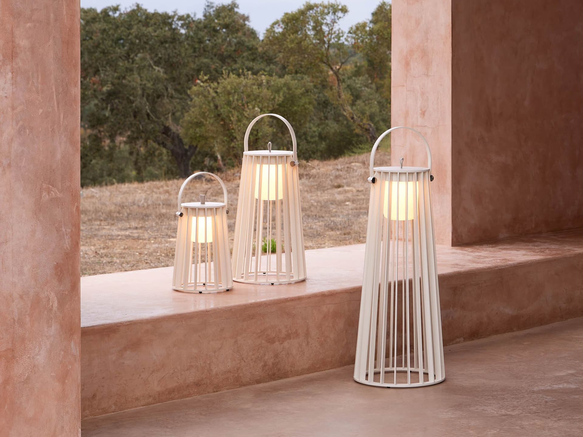 POINT
ZUMA S
Powder coated aluminium lantern