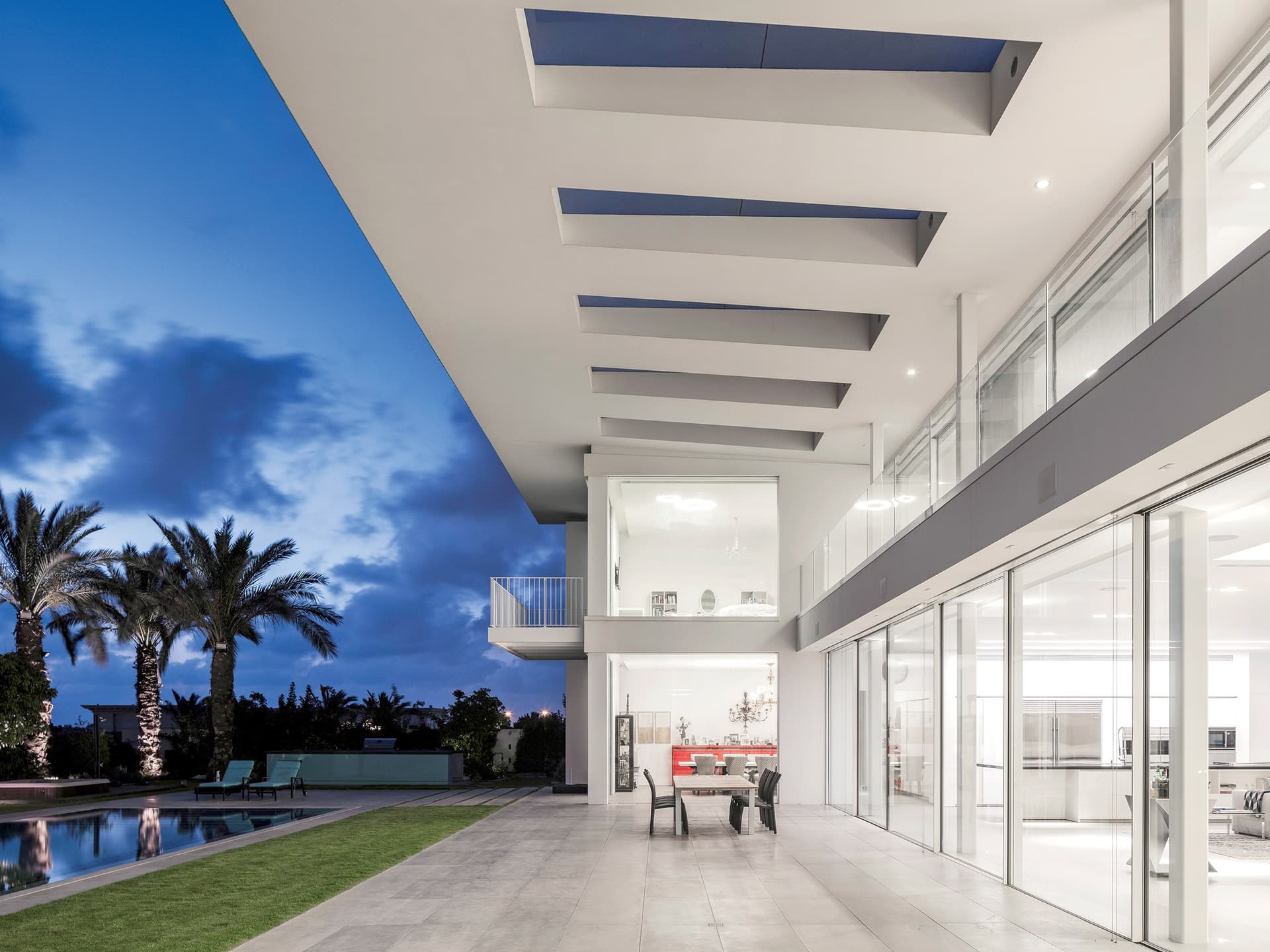 Ponzio
APEXFINE
Sliding glass and aluminium glass facade