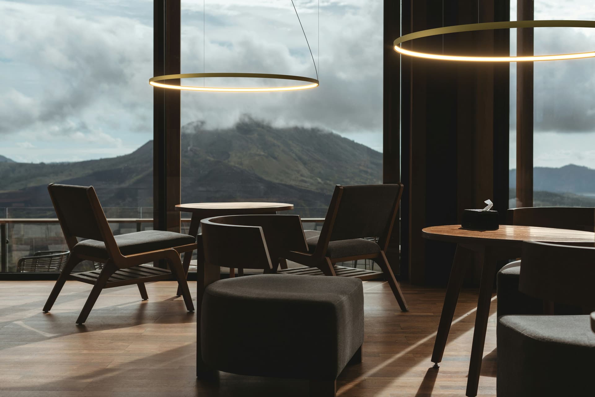 PROLICHT
GLORIOUS SILHOUETTE
LED aluminium pendant lamp