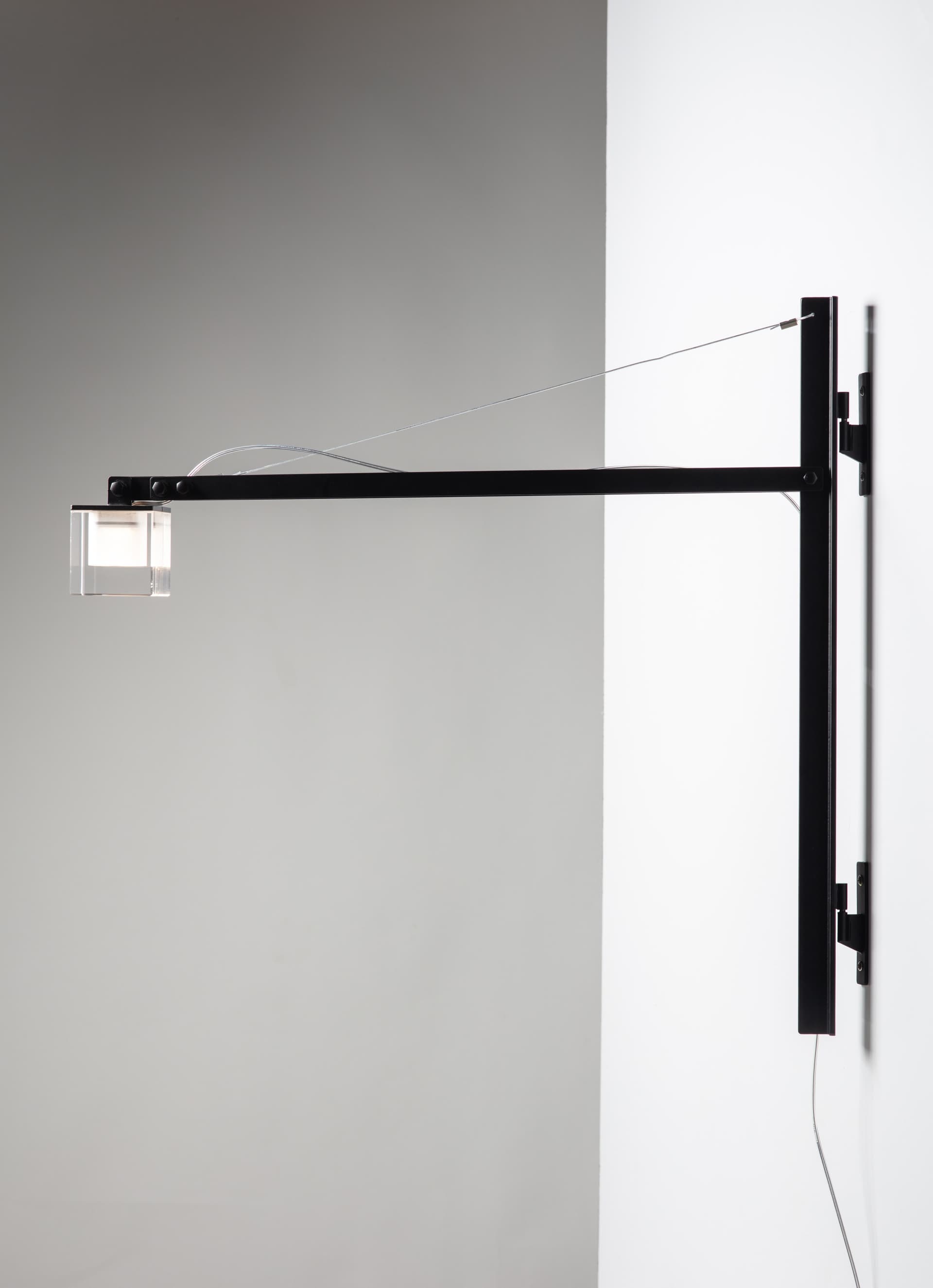 PURALUCE
CUBO BRACCIO
LED adjustable wall lamp with swing arm