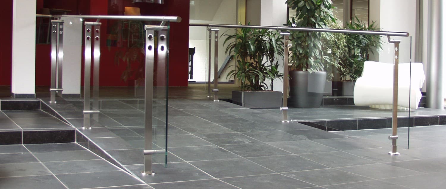 Q-RAILING ITALIA
D LINE SPIGOT FIXING
Glass and Stainless Steel parapet
