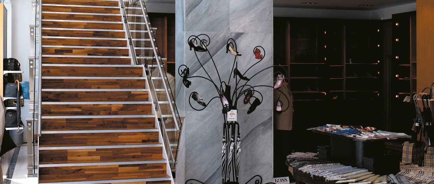 Q-RAILING ITALIA
D LINE TWO POINT FIXING
Glass and Stainless Steel parapet