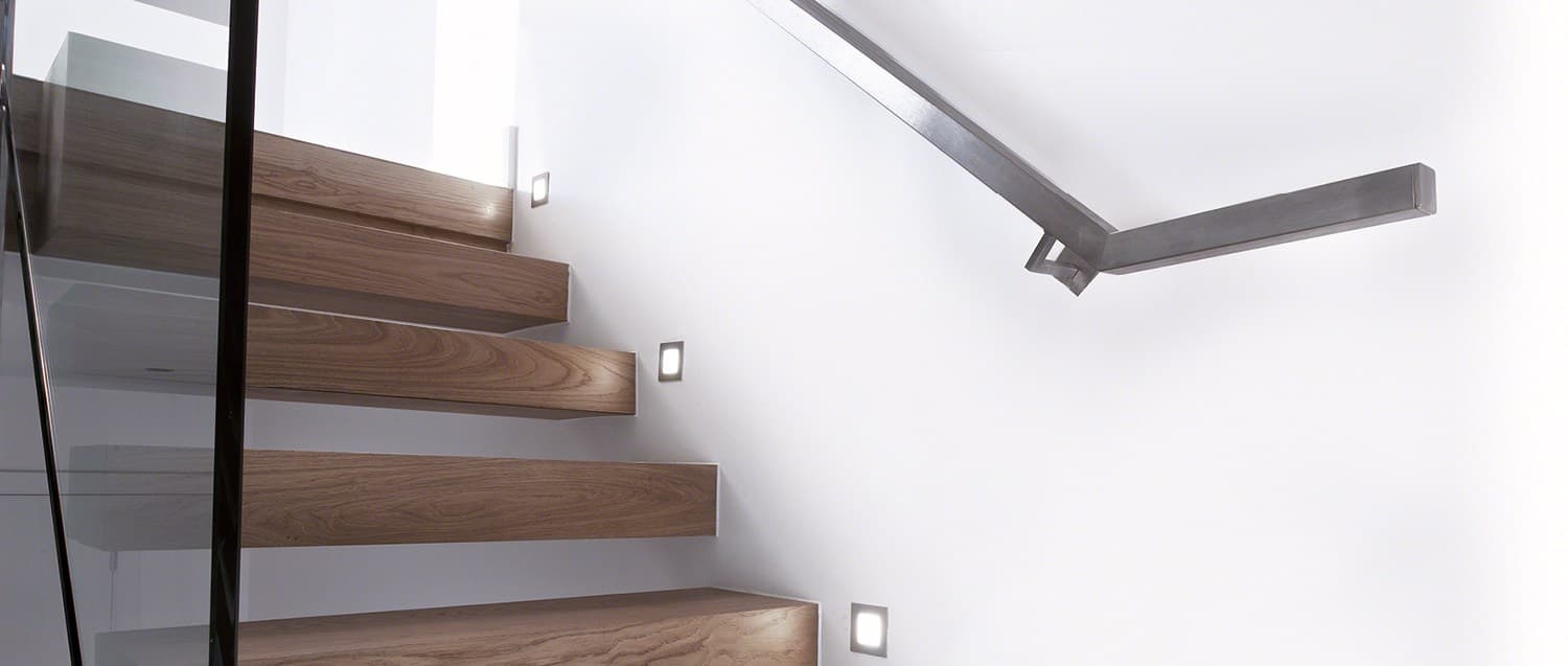 Q-RAILING ITALIA
SQUARE LINE 40X40
Stainless steel handrail