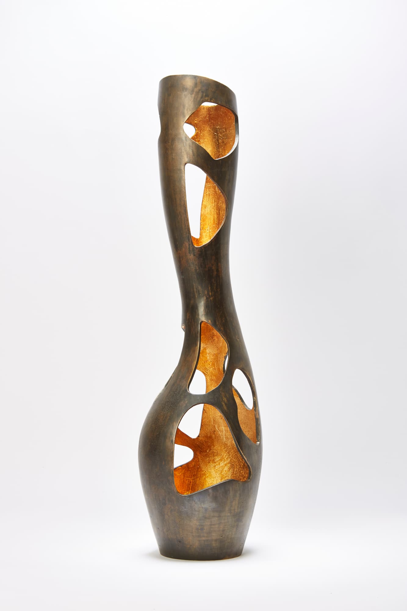 REDA AMALOU DESIGN
THIS IS NOT A VASE
Gold leaf - Bronze decorative object / vase