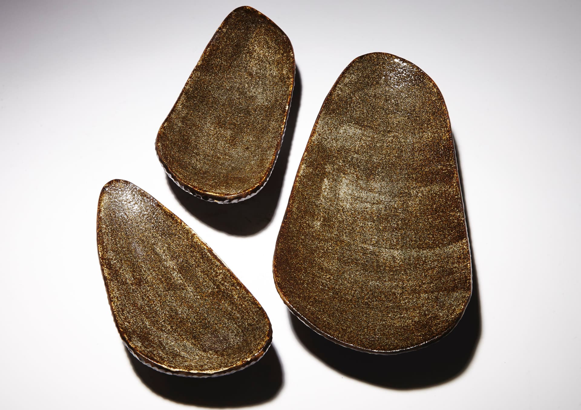 REDA AMALOU DESIGN
TRIPODS
Set of 3 decorative bronze plates