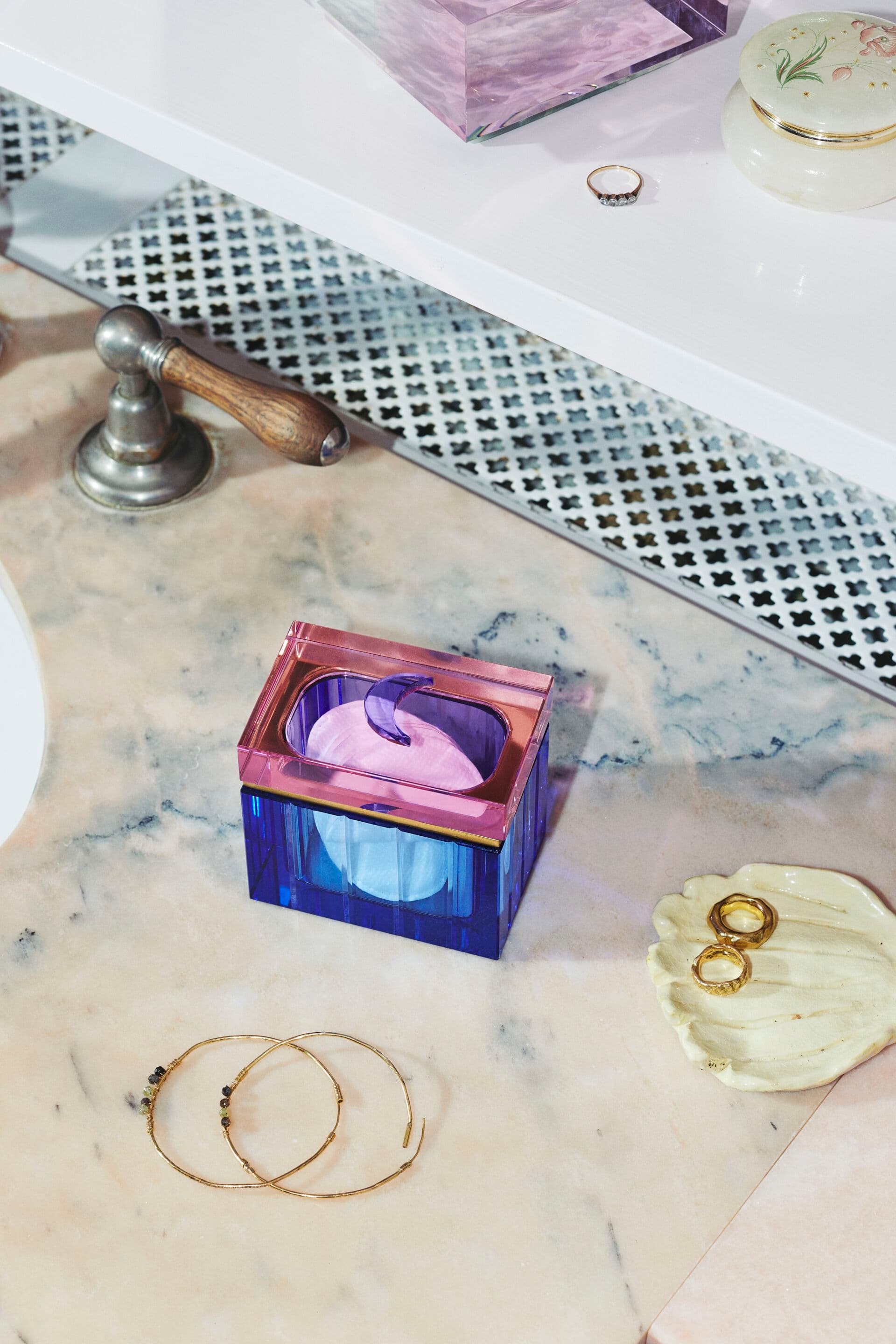 Reflections Copenhagen
BLUE MOON TRINKET
Crystal jewel box