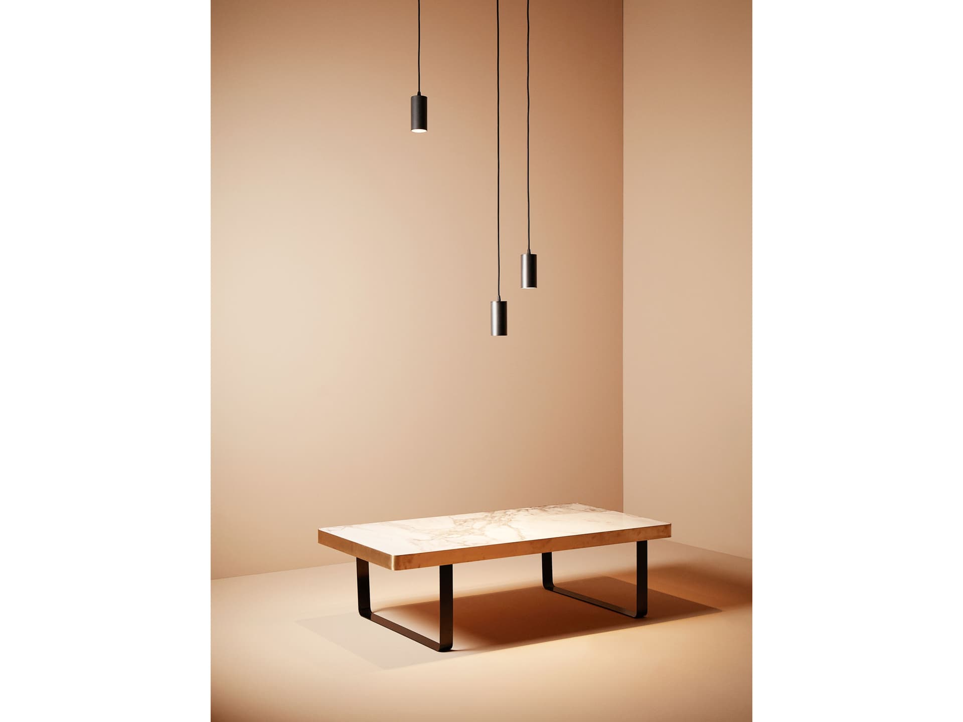 Renzo Serafini
BICCHIERE TONDO SOSPESO
LED pendant lamp