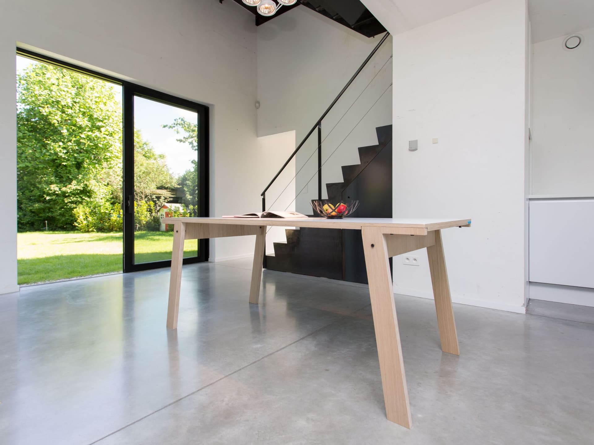 RFORM
FLAT
Rectangular wooden table