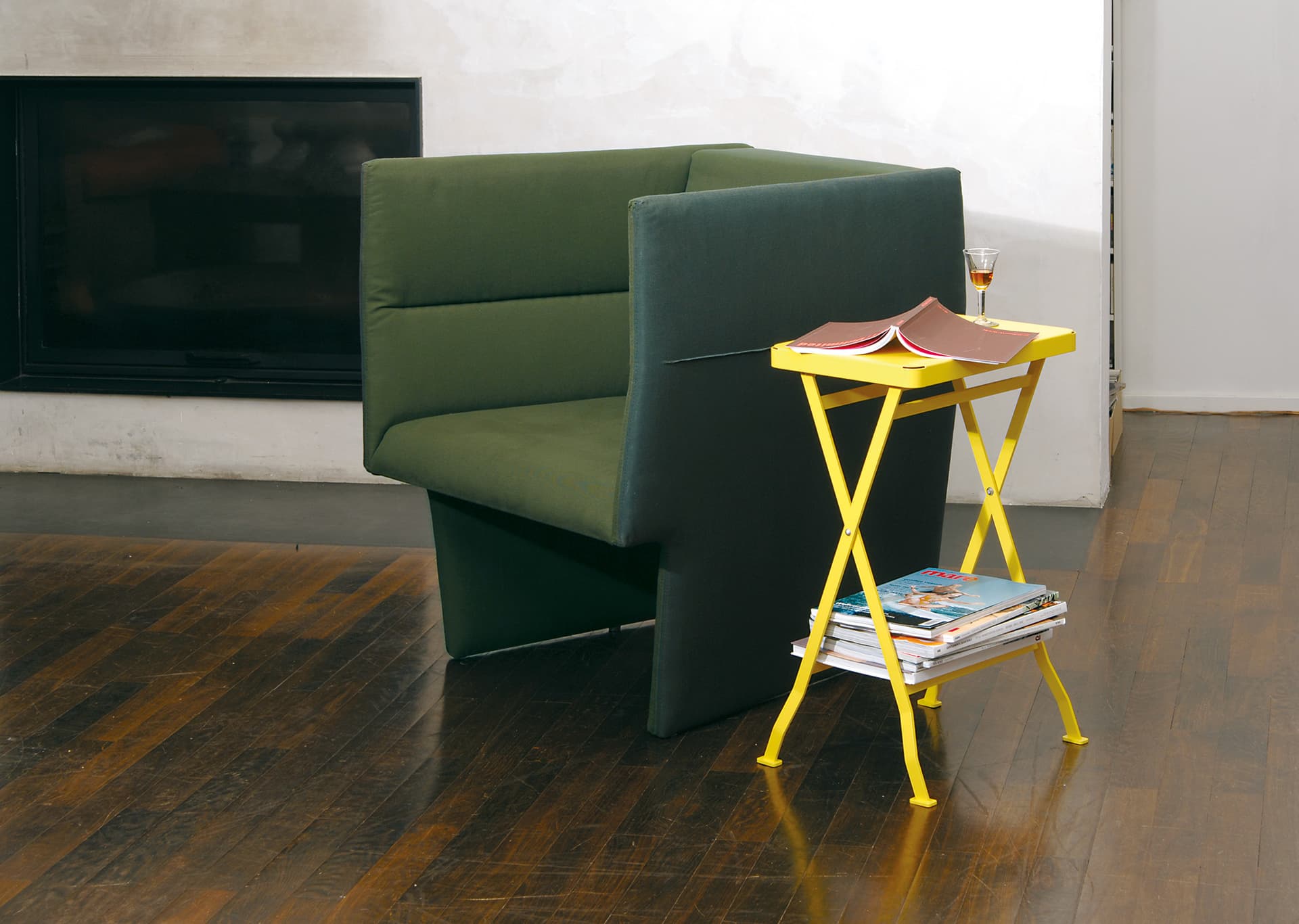 Richard Lampert
FLIP
Folding side table