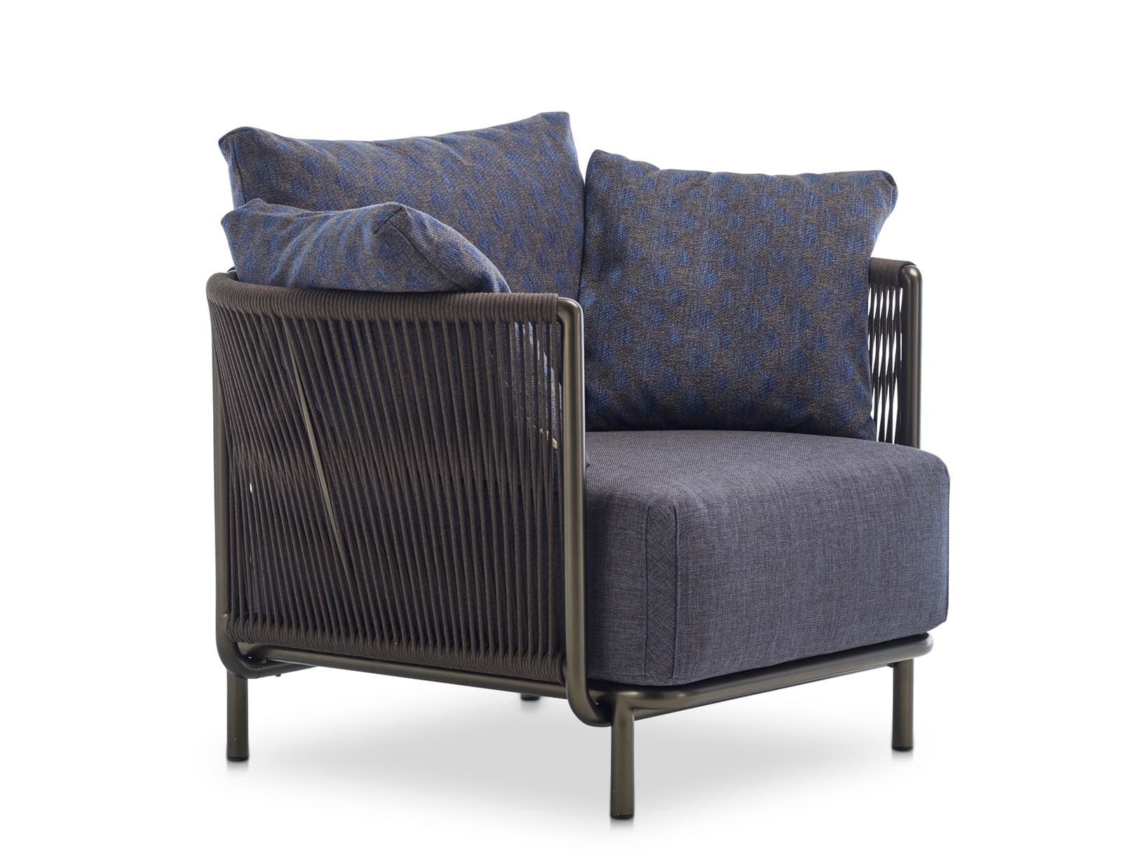 Roberti
QUEEN
Armchair woven with polyester rope