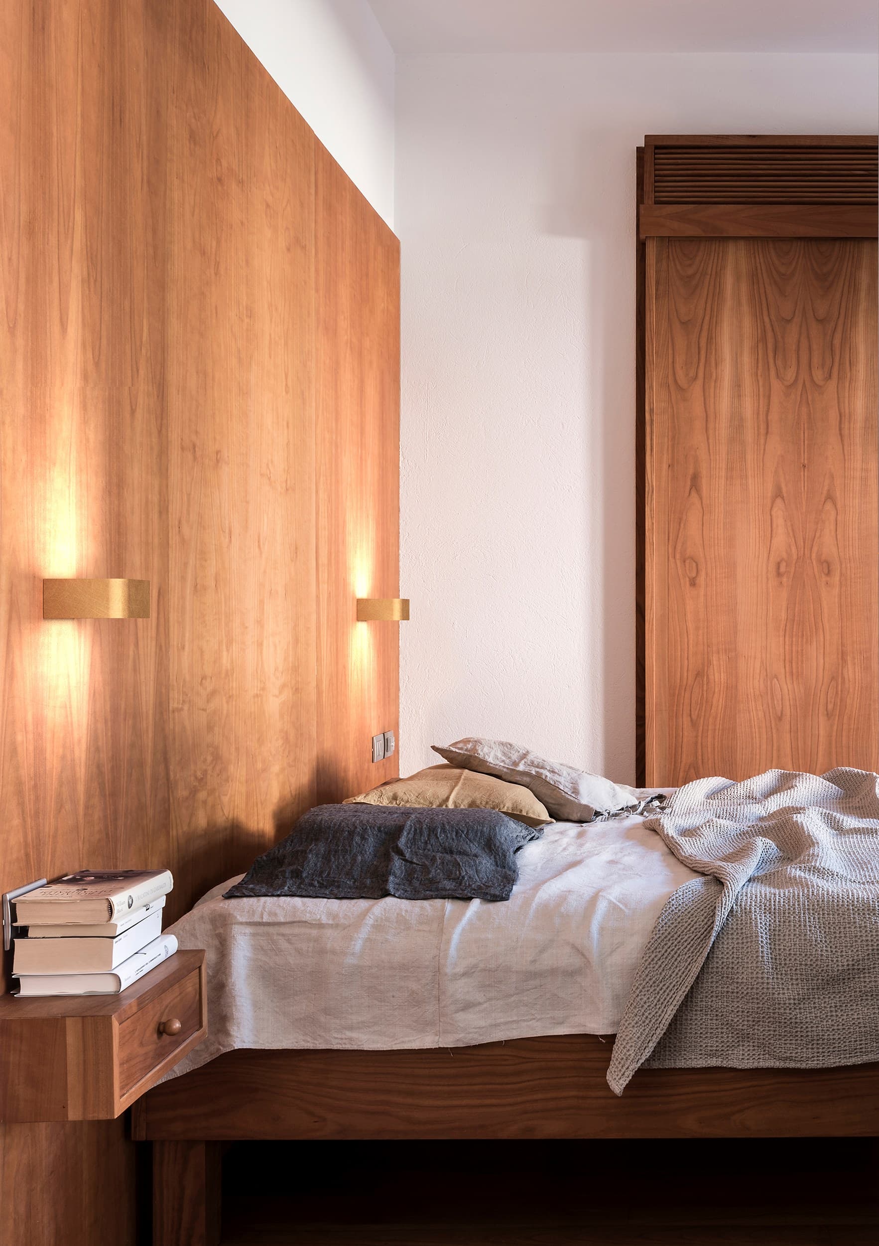 Rotaliana
FRAME
LED extruded aluminium wall light