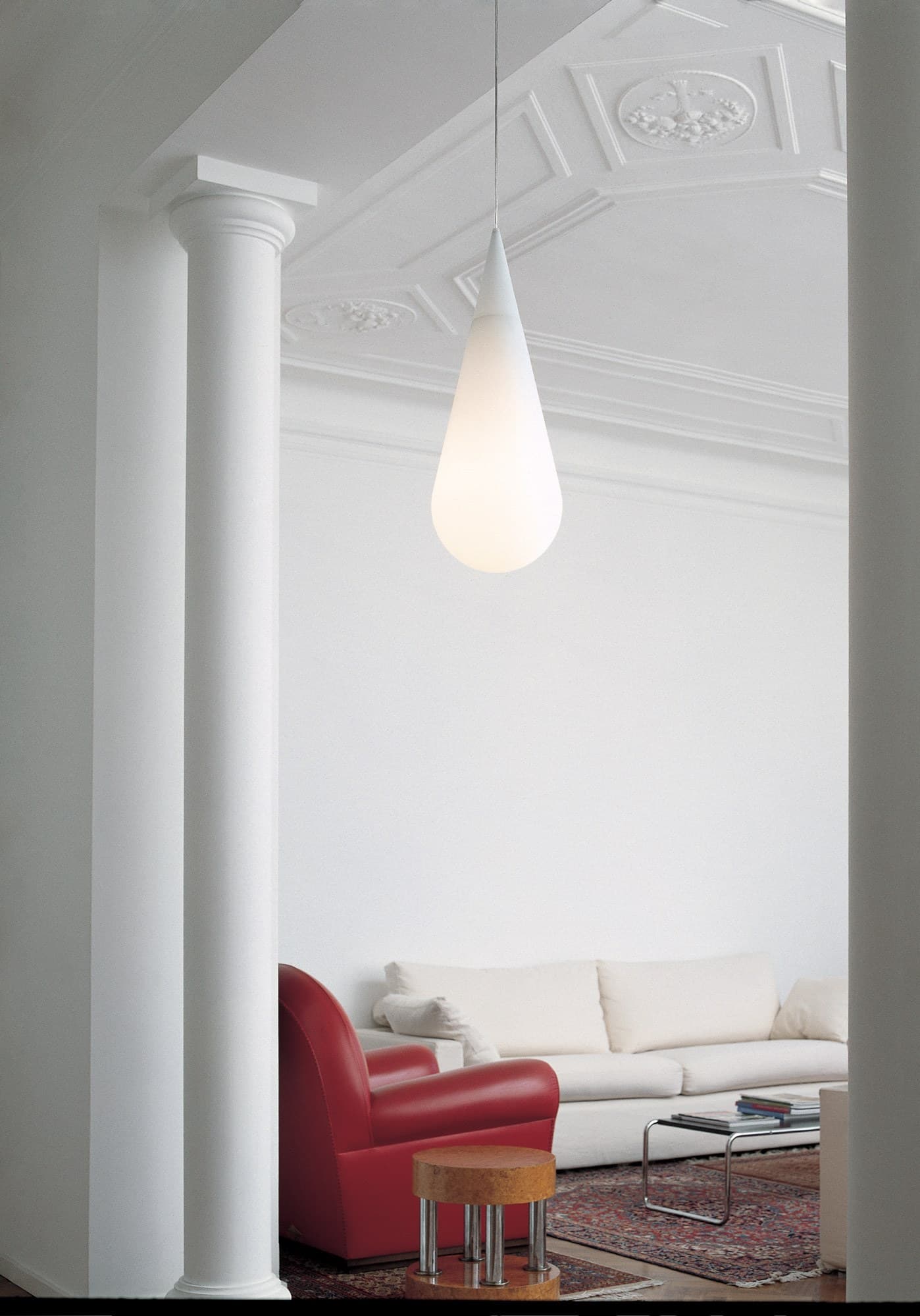 Rotaliana
GOCCIA
Opal glass pendant lamp