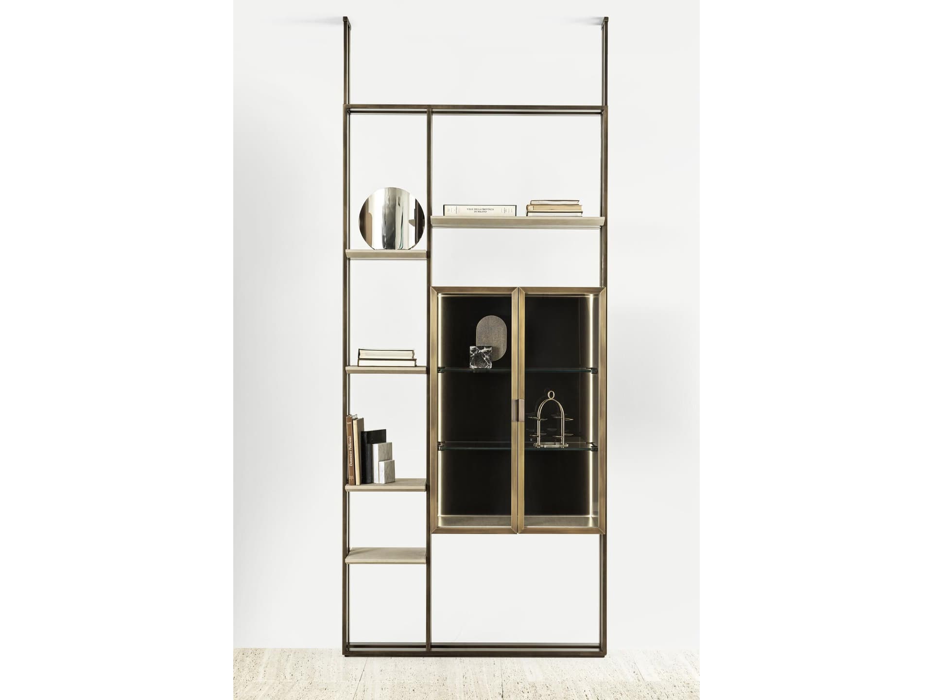 Rugiano
FRAME GLASS
Freestanding open bookcase