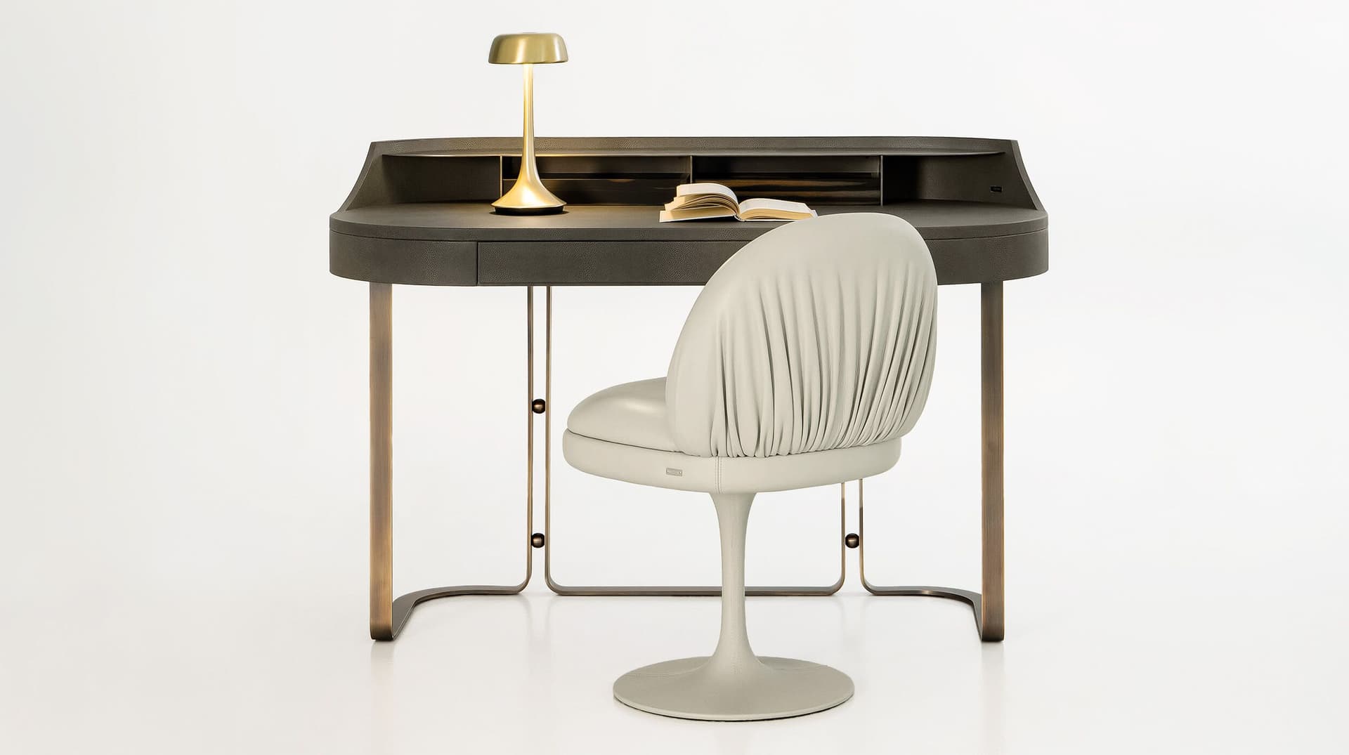 Rugiano
ROMA
Leather secretary desk with drawers