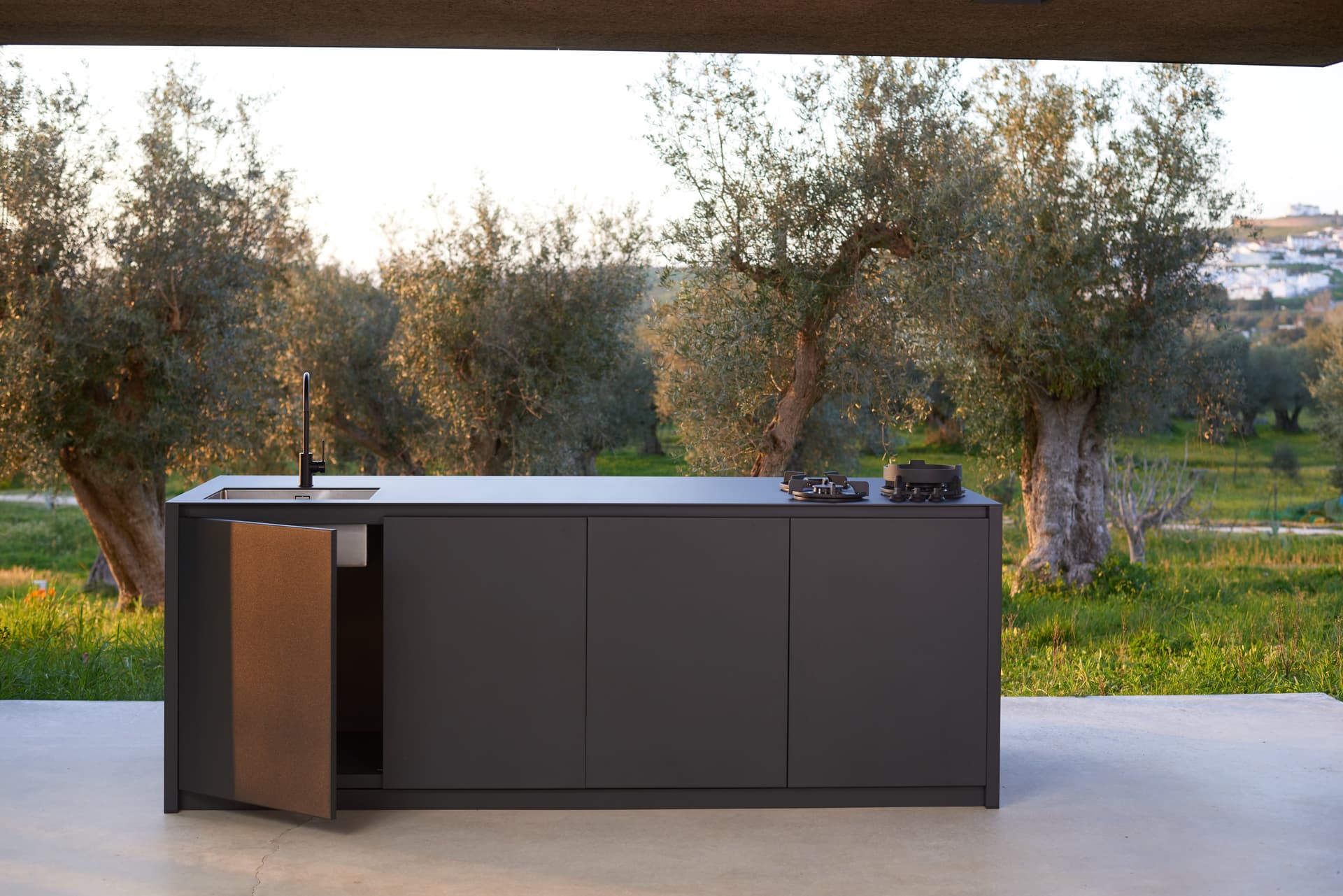 Sachi
M2
Aluminium kitchen with island