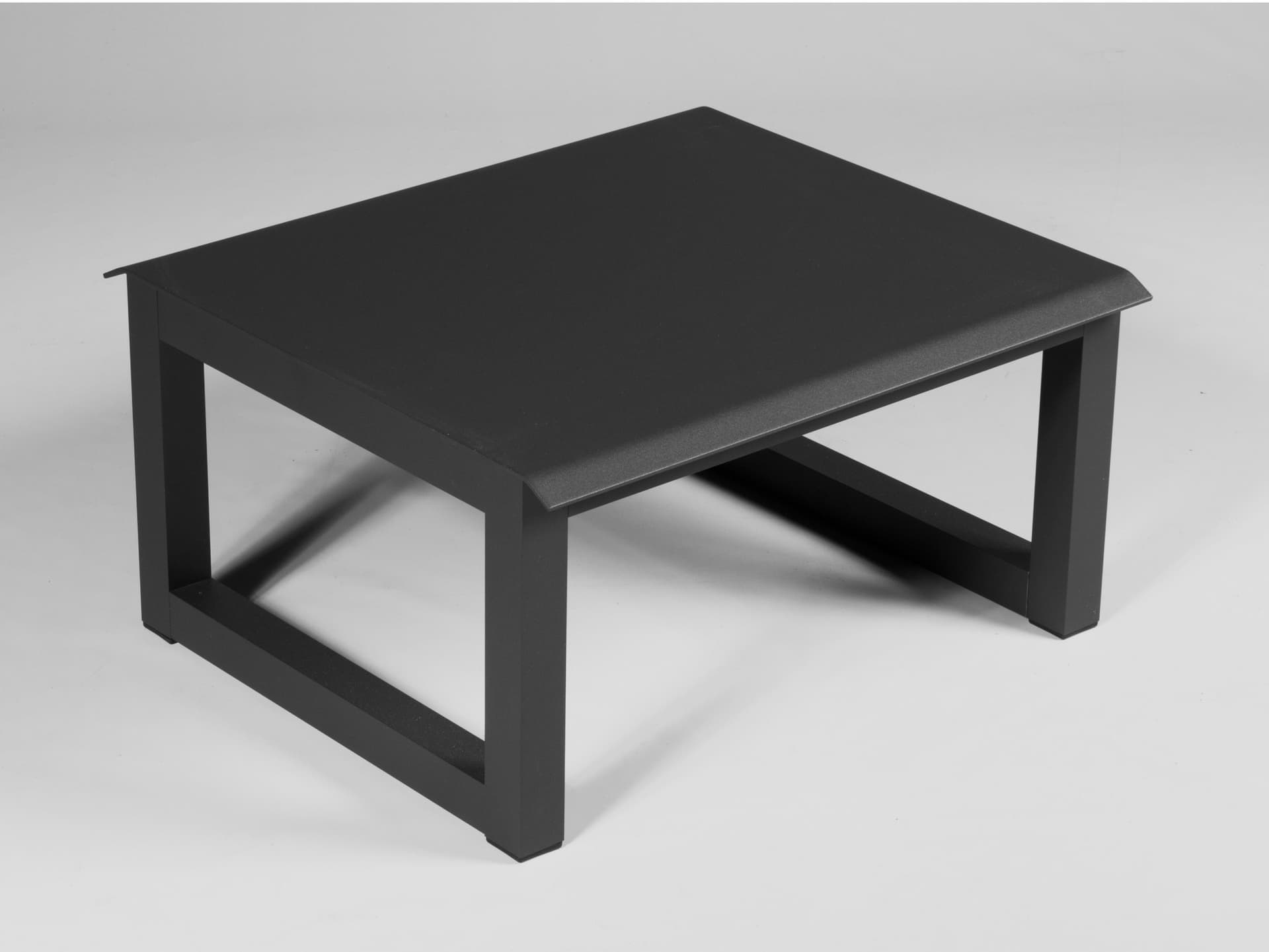 Sachi
SPIKES
Low sled base square aluminium coffee table