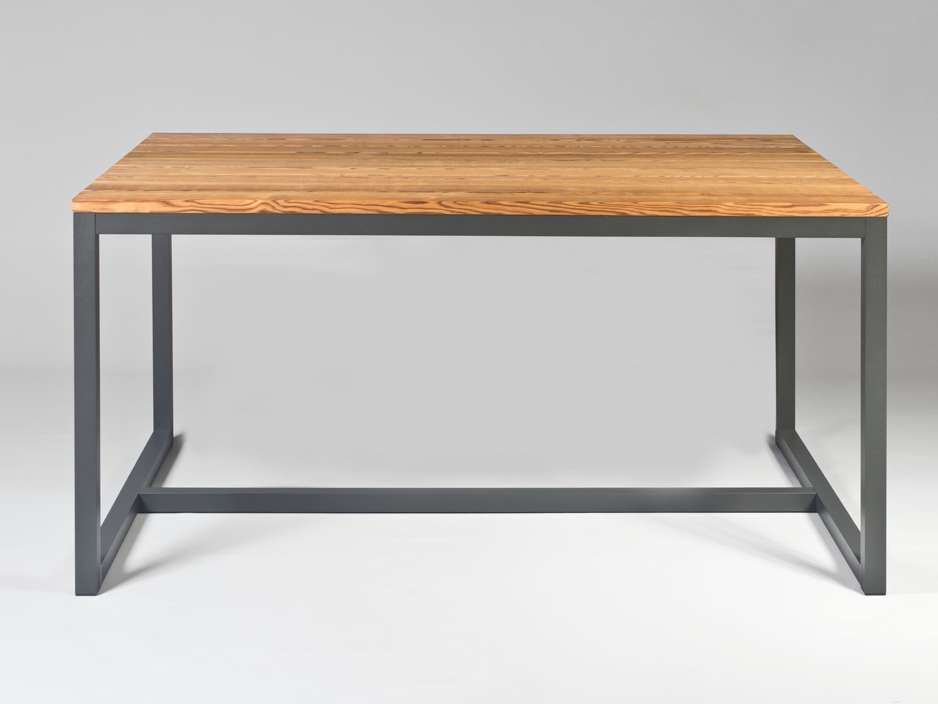 Sachi
SPIKES
Rectangular aluminium and wood dining table