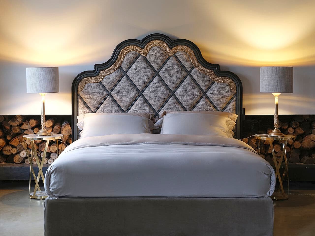 Savio Firmino
3717
Fabric double bed with upholstered headboard