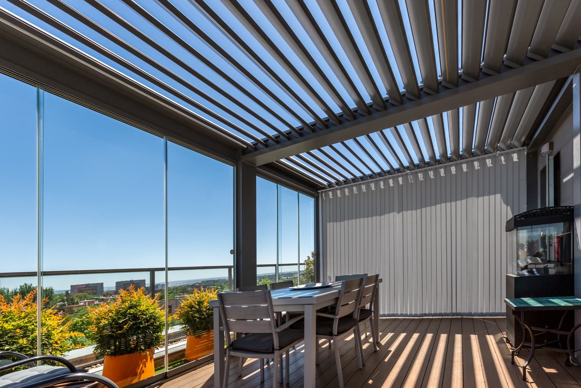 Saxun
ASTRON
Sliding aluminium glass facade